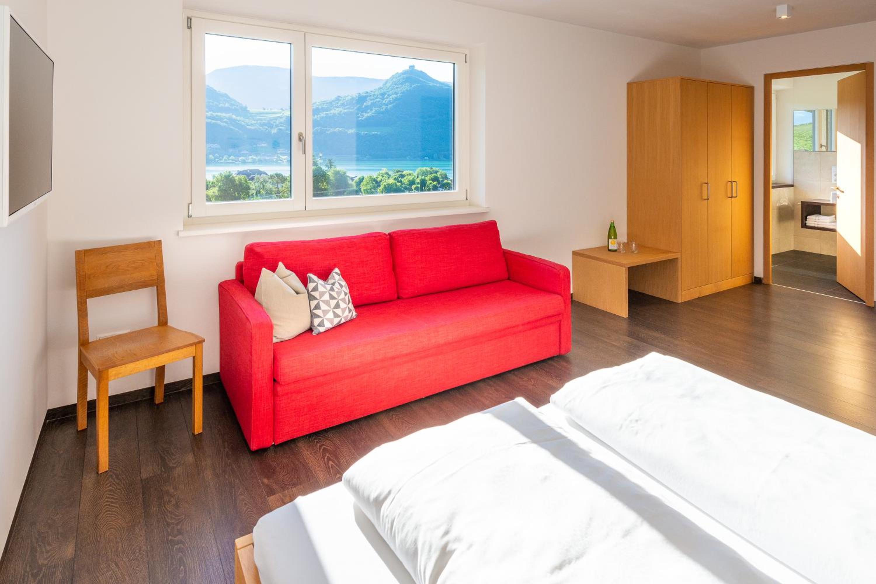 Double Room with Lake View - Photo 5