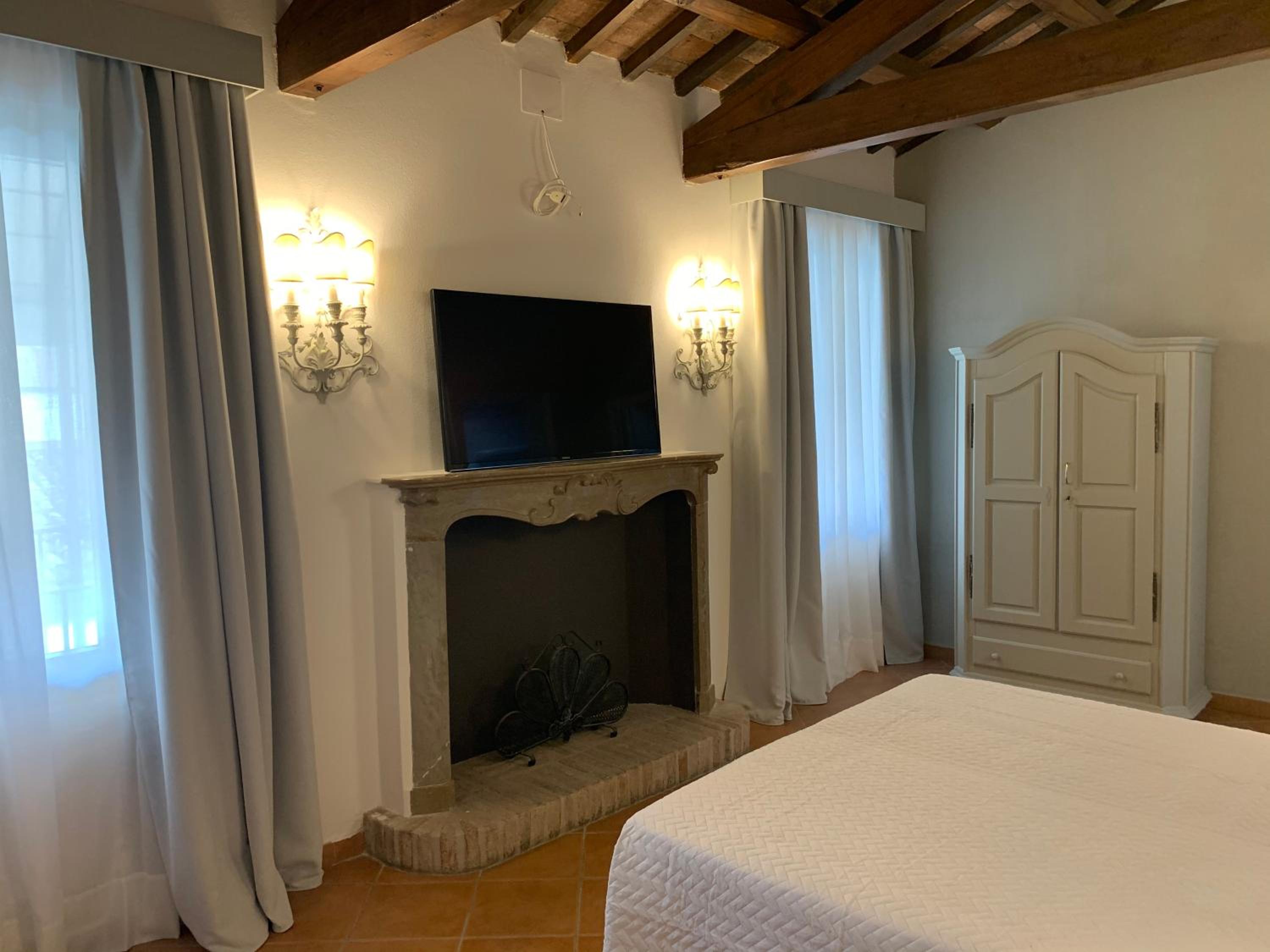 Double or Twin Room - Photo 21