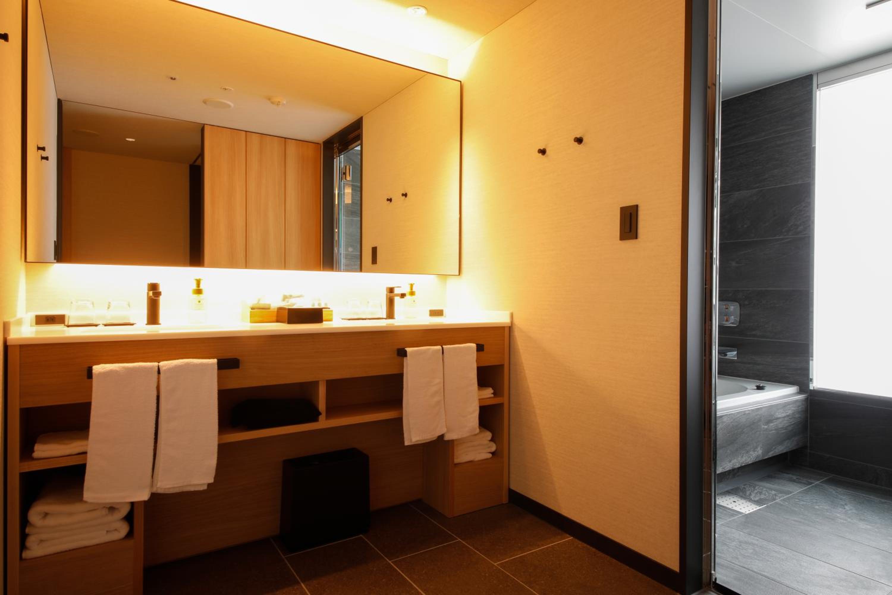 Premiere Suite Twin Room with Tatami Area - Non Smoking - (New) Orinkaku Wing - Photo 8