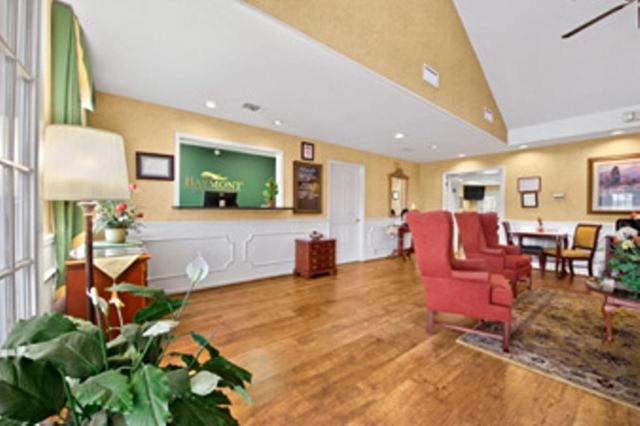 King Room - Non-Smoking - Photo 6
