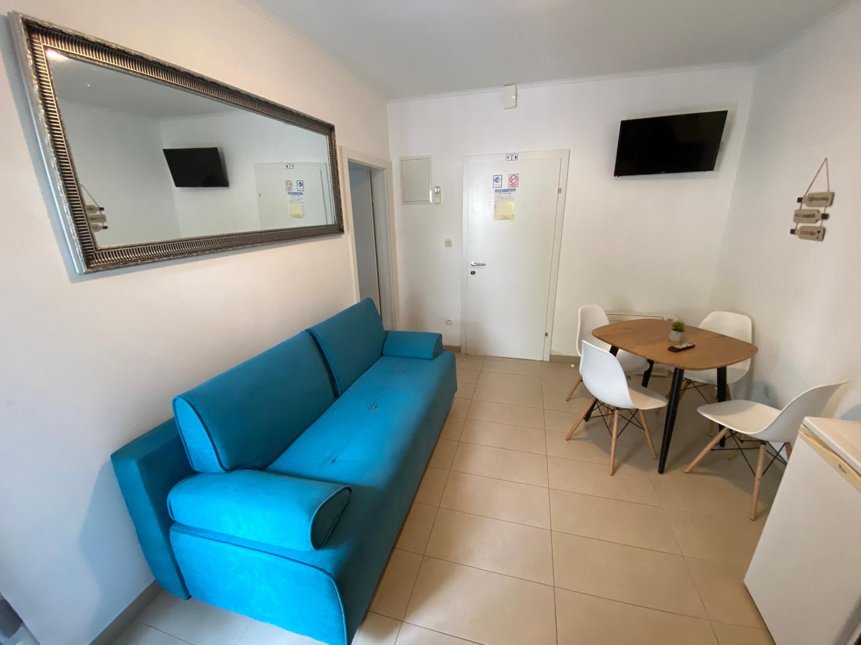 One-Bedroom Apartment photo 1