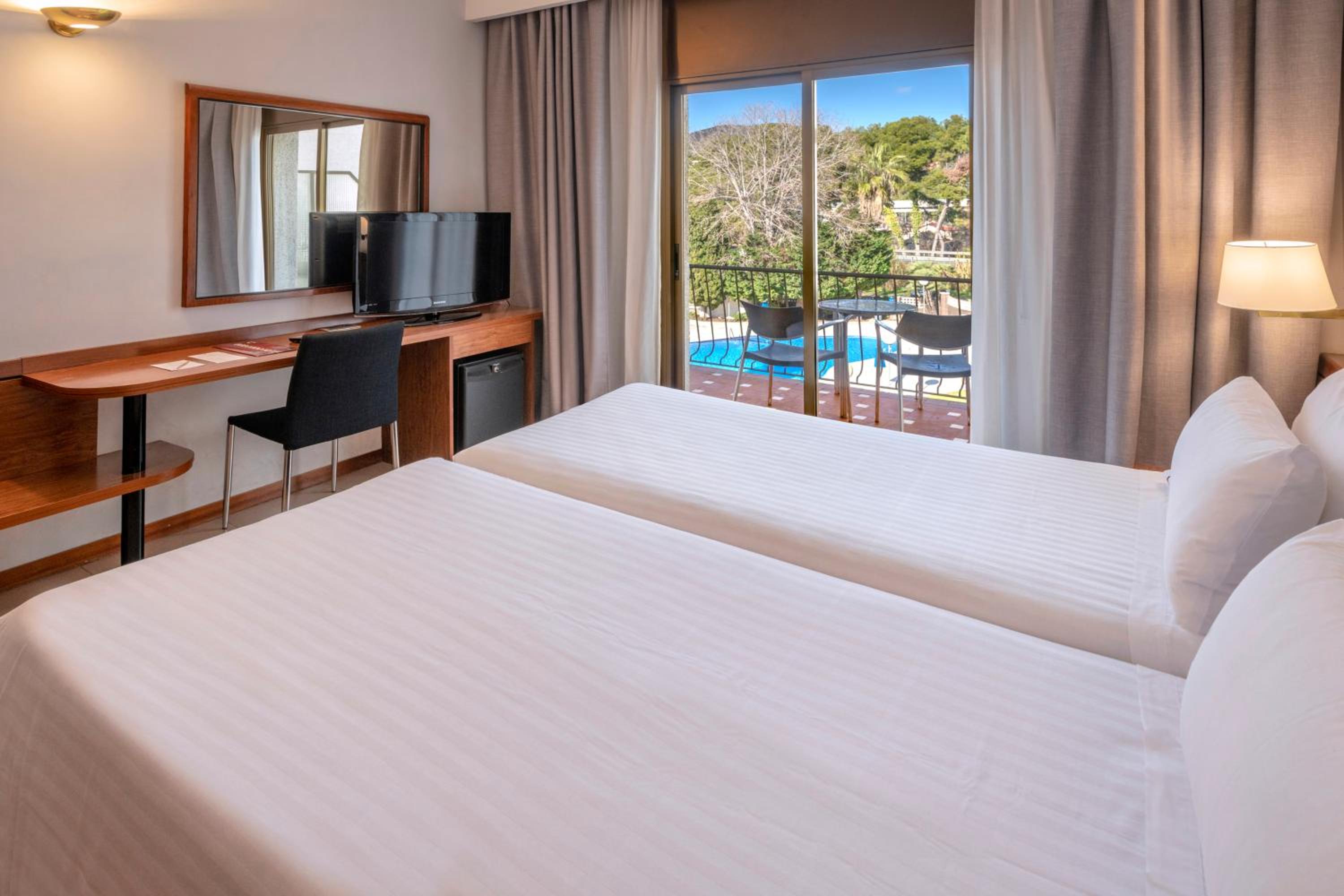 Double or Twin Room with Terrace photo 2