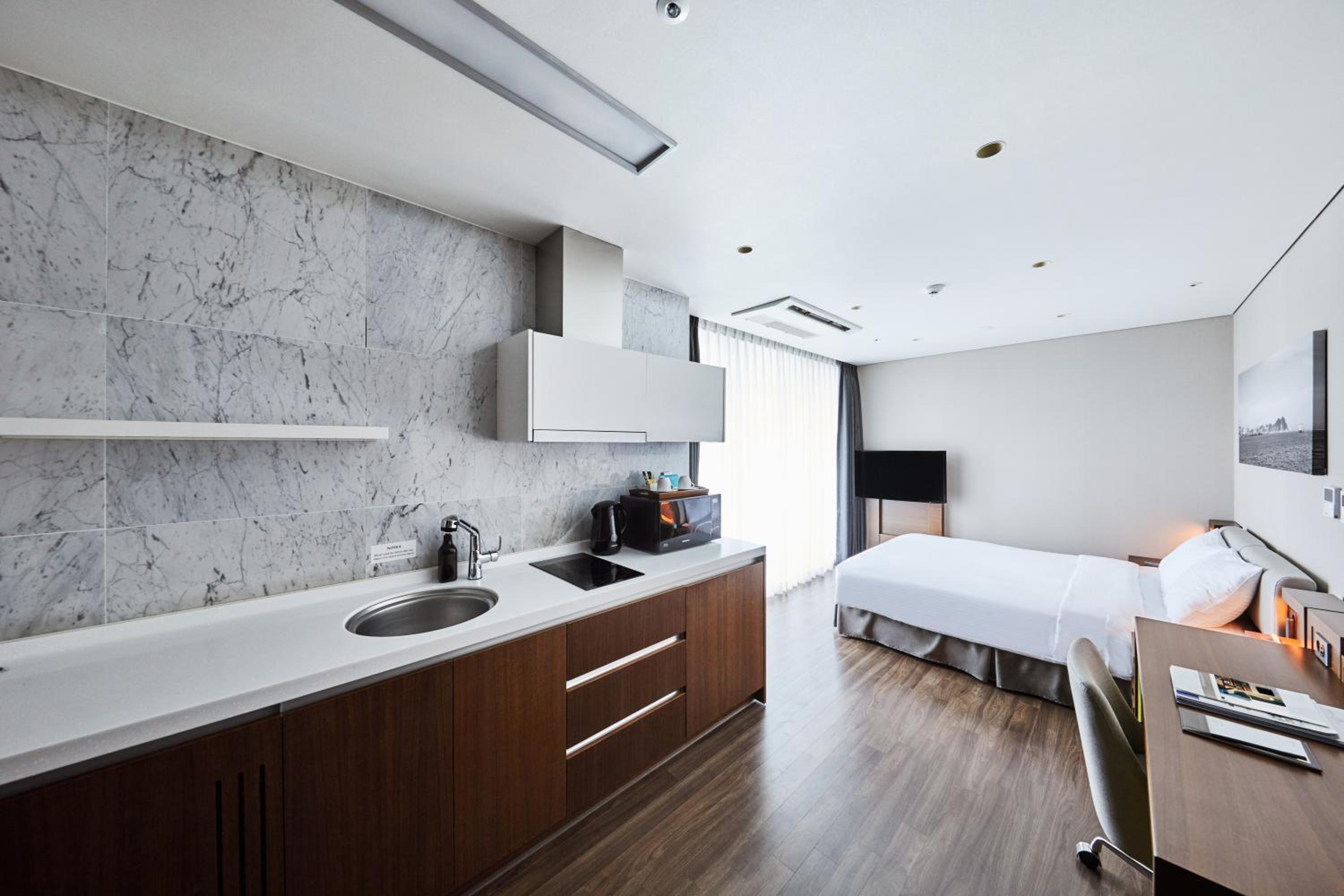 Studio Deluxe Double Room