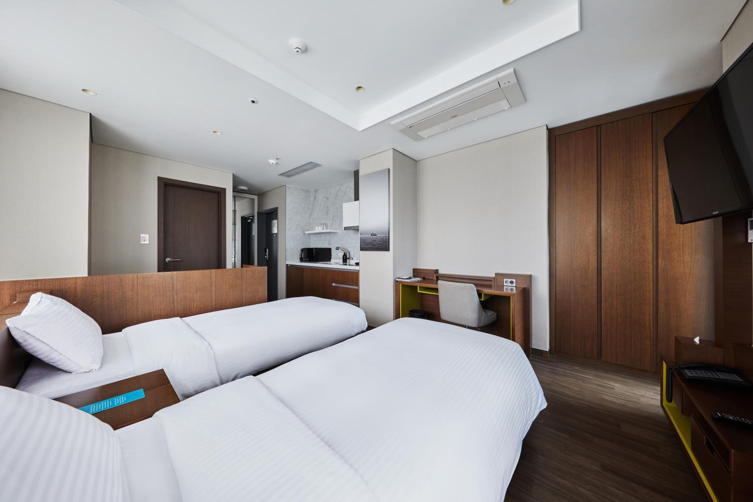 Studio Deluxe Twin Room