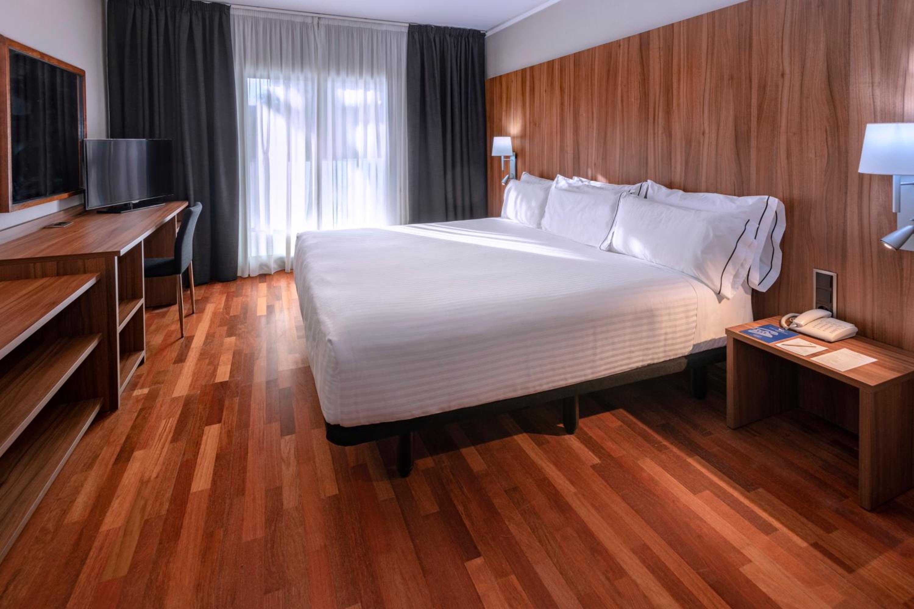 Double or Twin Room - Photo 5