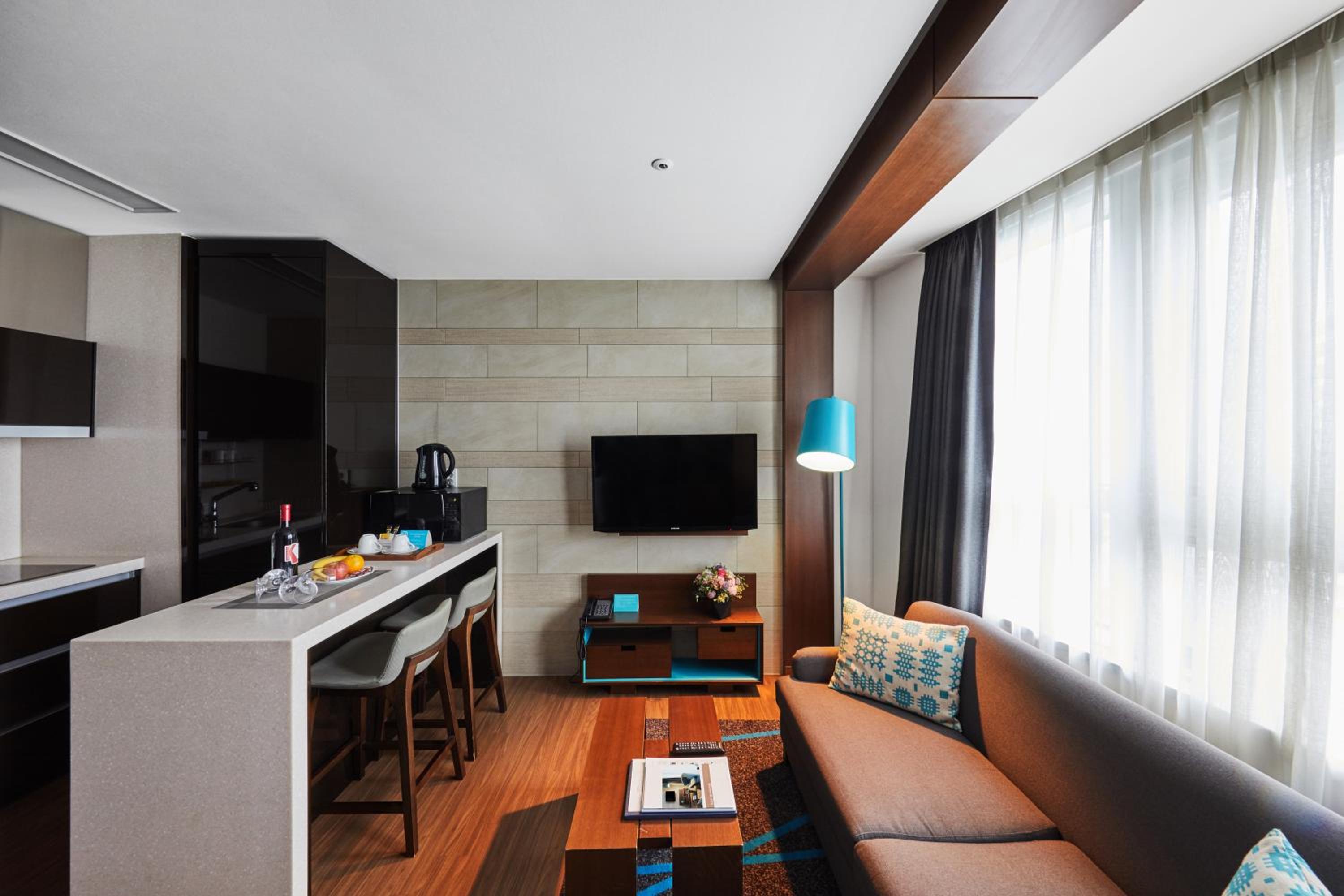 Deluxe Suite Twin Room - high floor photo 3