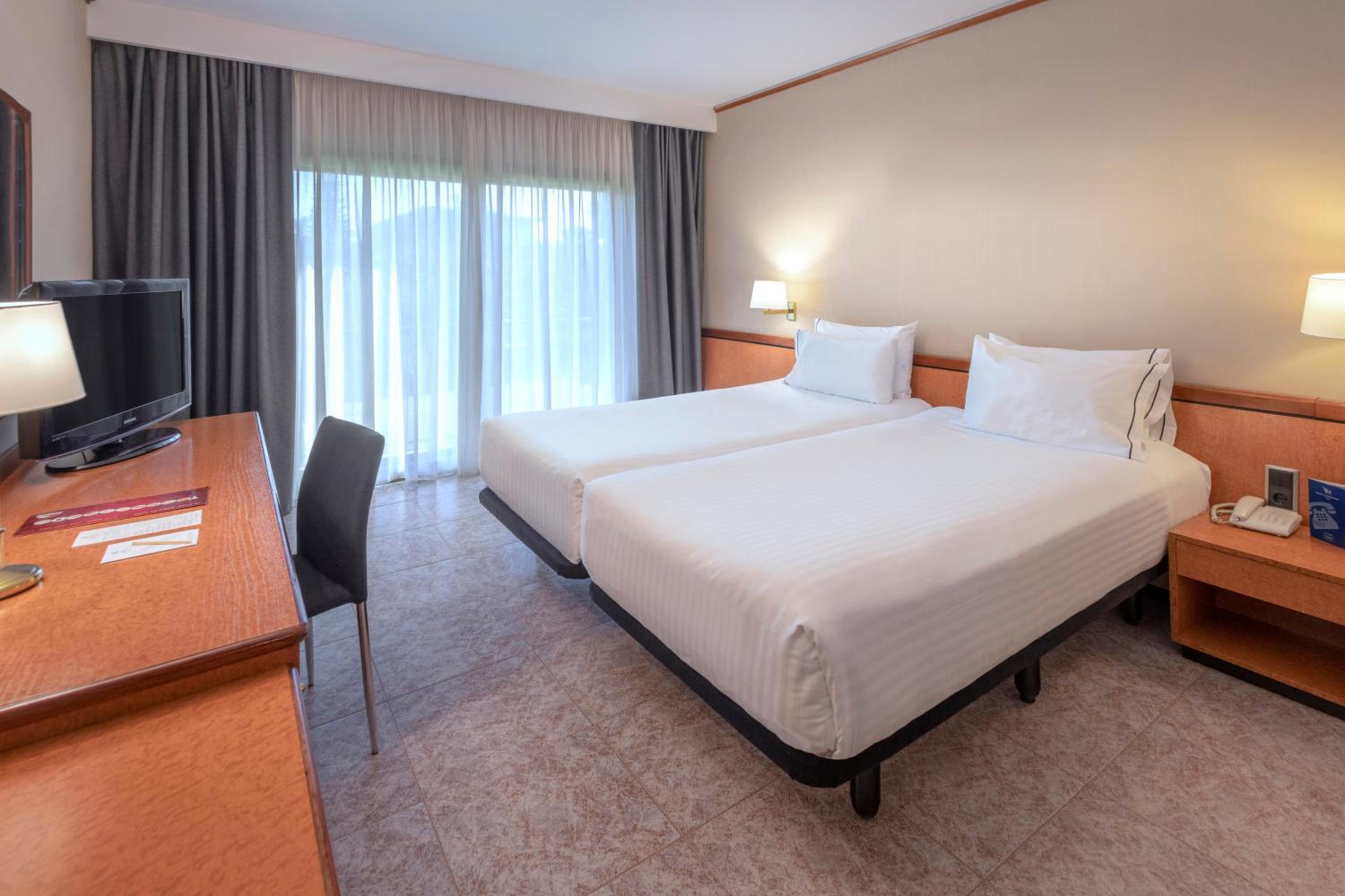 Double or Twin Room - Photo 4