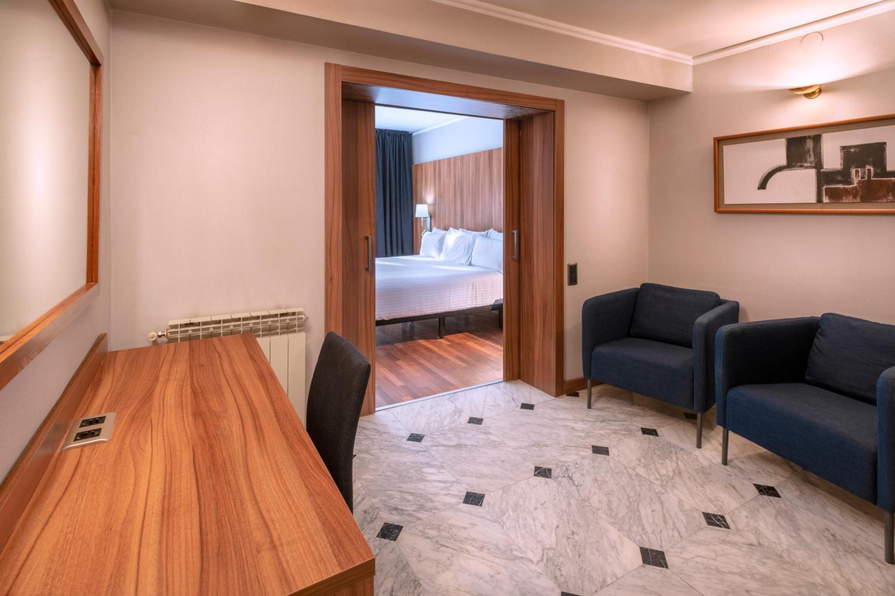 Quadruple Room - Photo 1