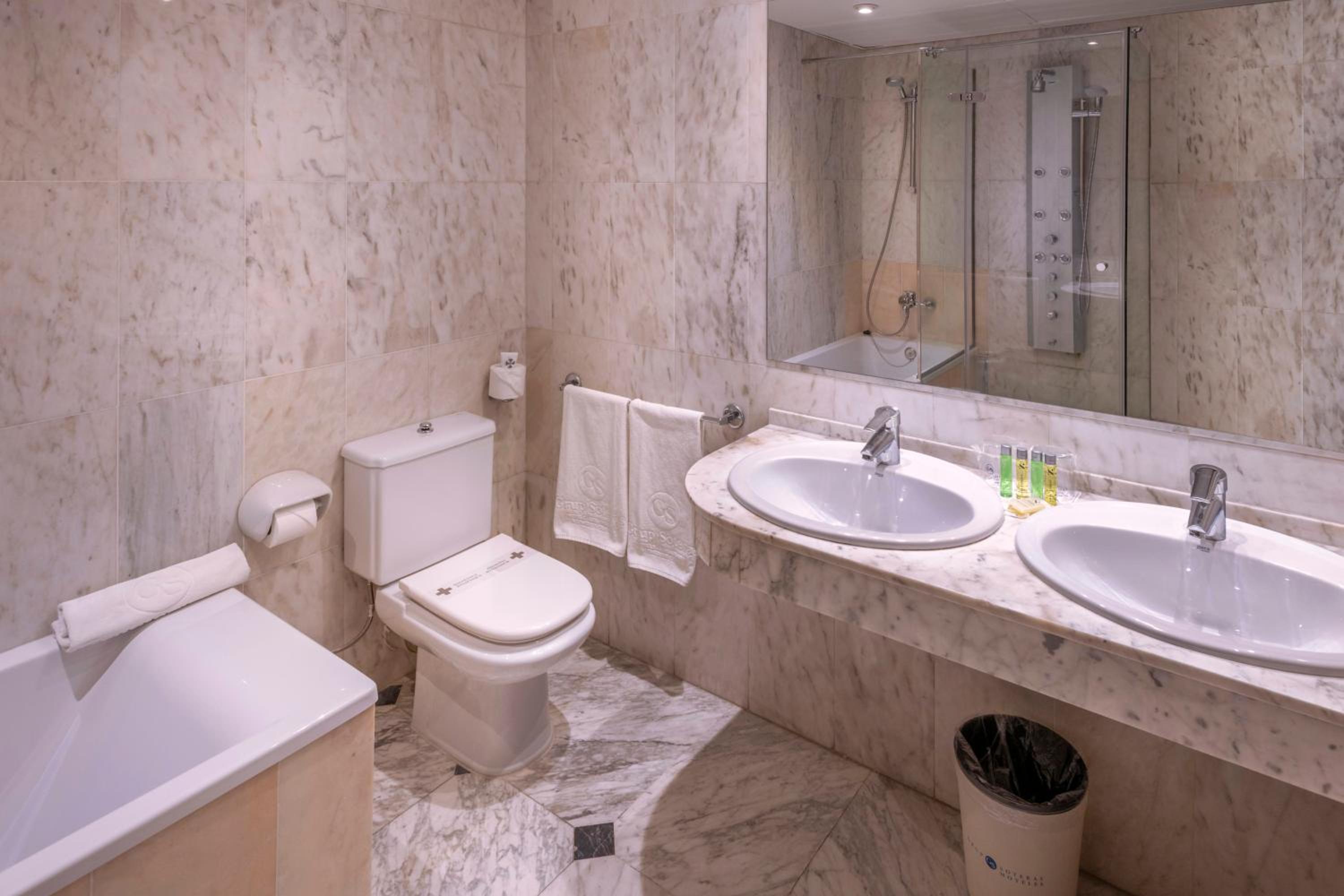Quadruple Room - Photo 3