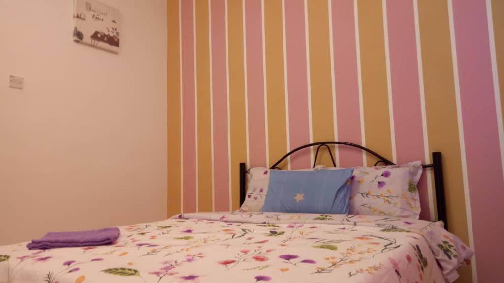 Apartment with Balcony - Photo 4