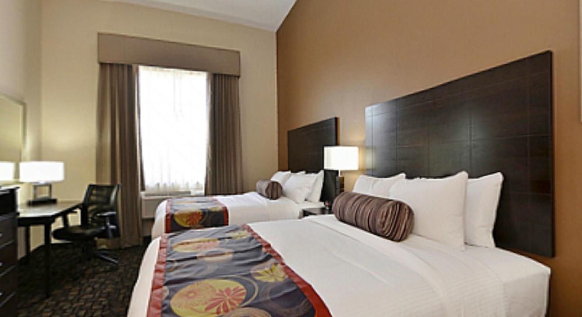Queen Room with Two Queen Beds - Non-Smoking - Photo 6