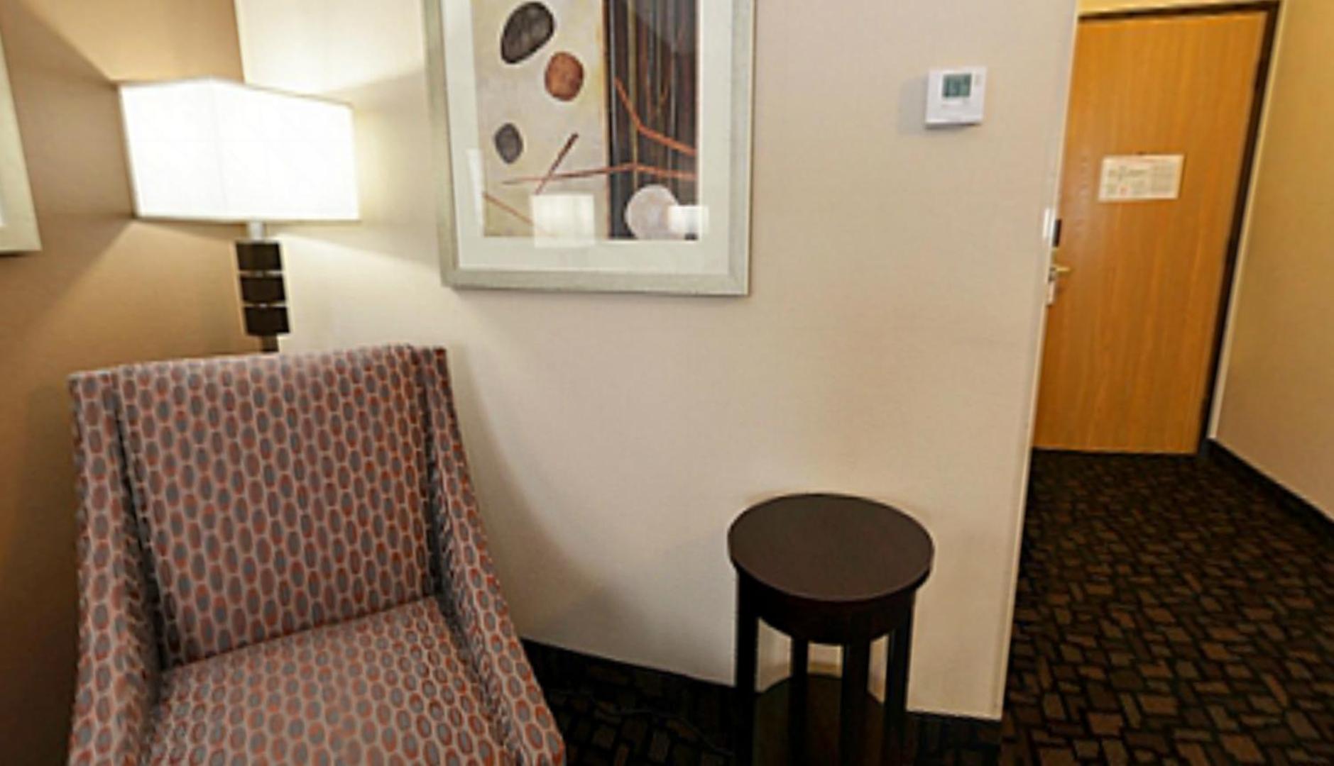 King Suite with Spa Bath - Non-Smoking - Photo 8