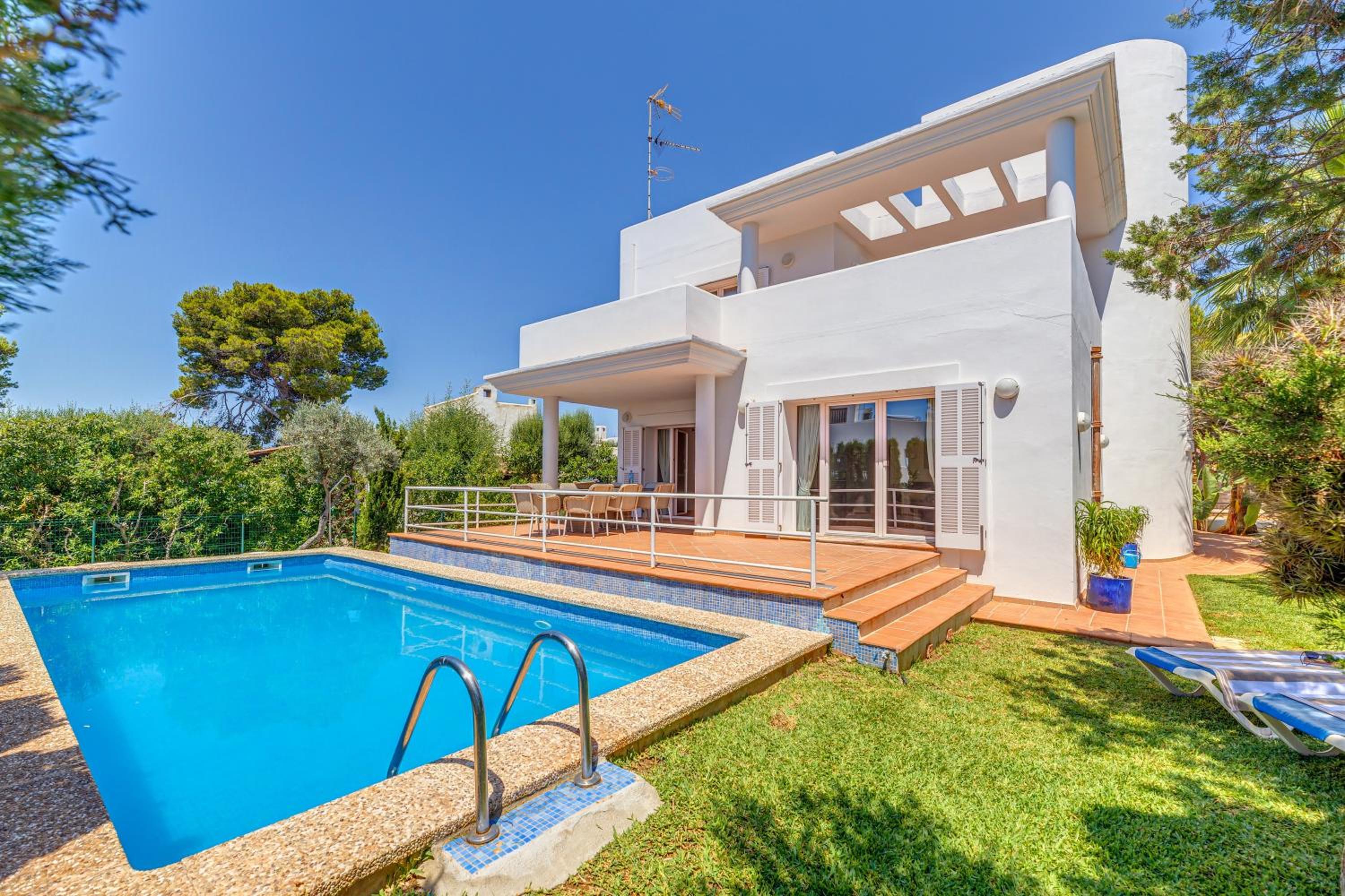 Villa with Garden View