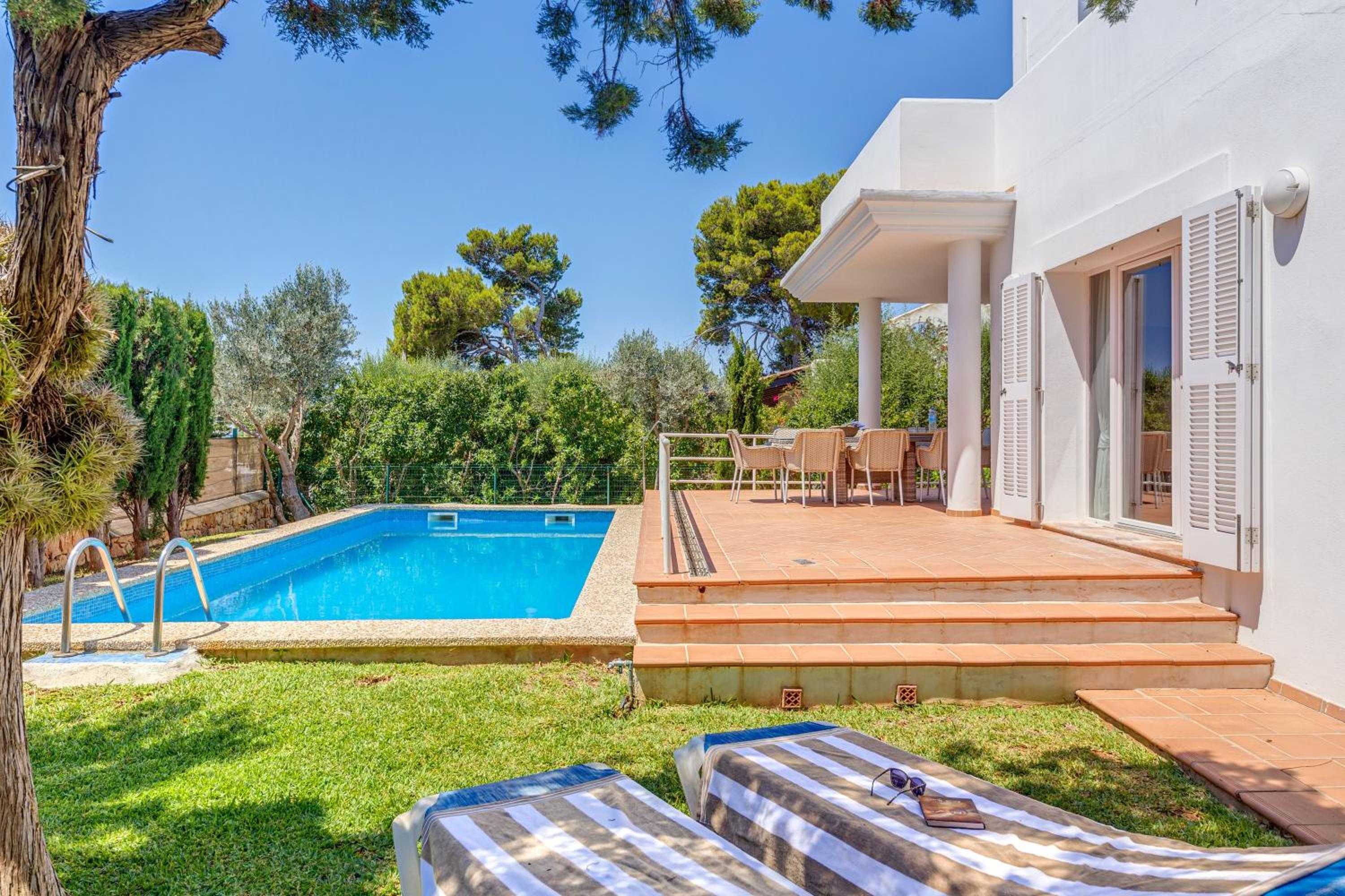 Villa with Garden View