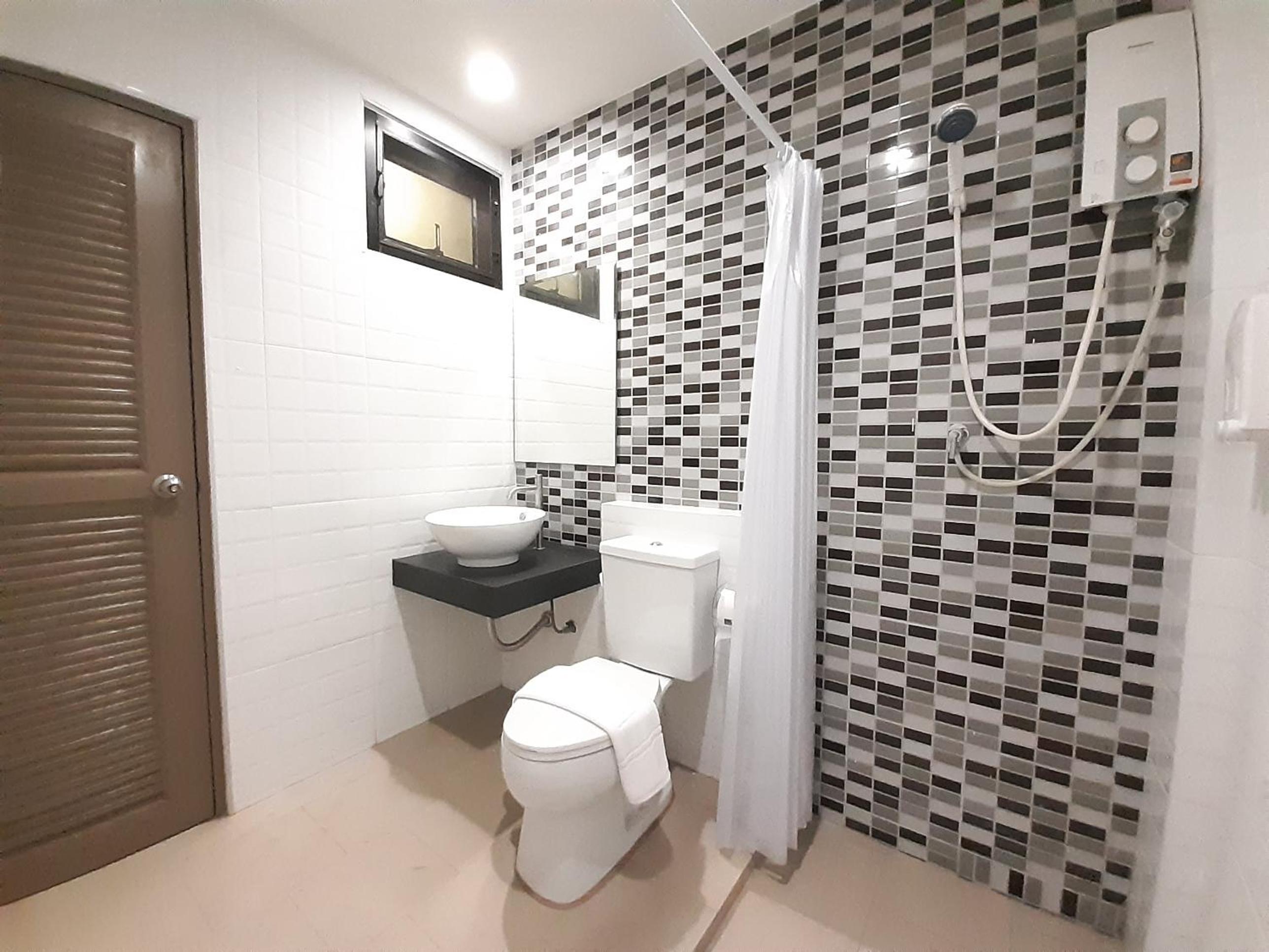 Standard Suite - Photo 2