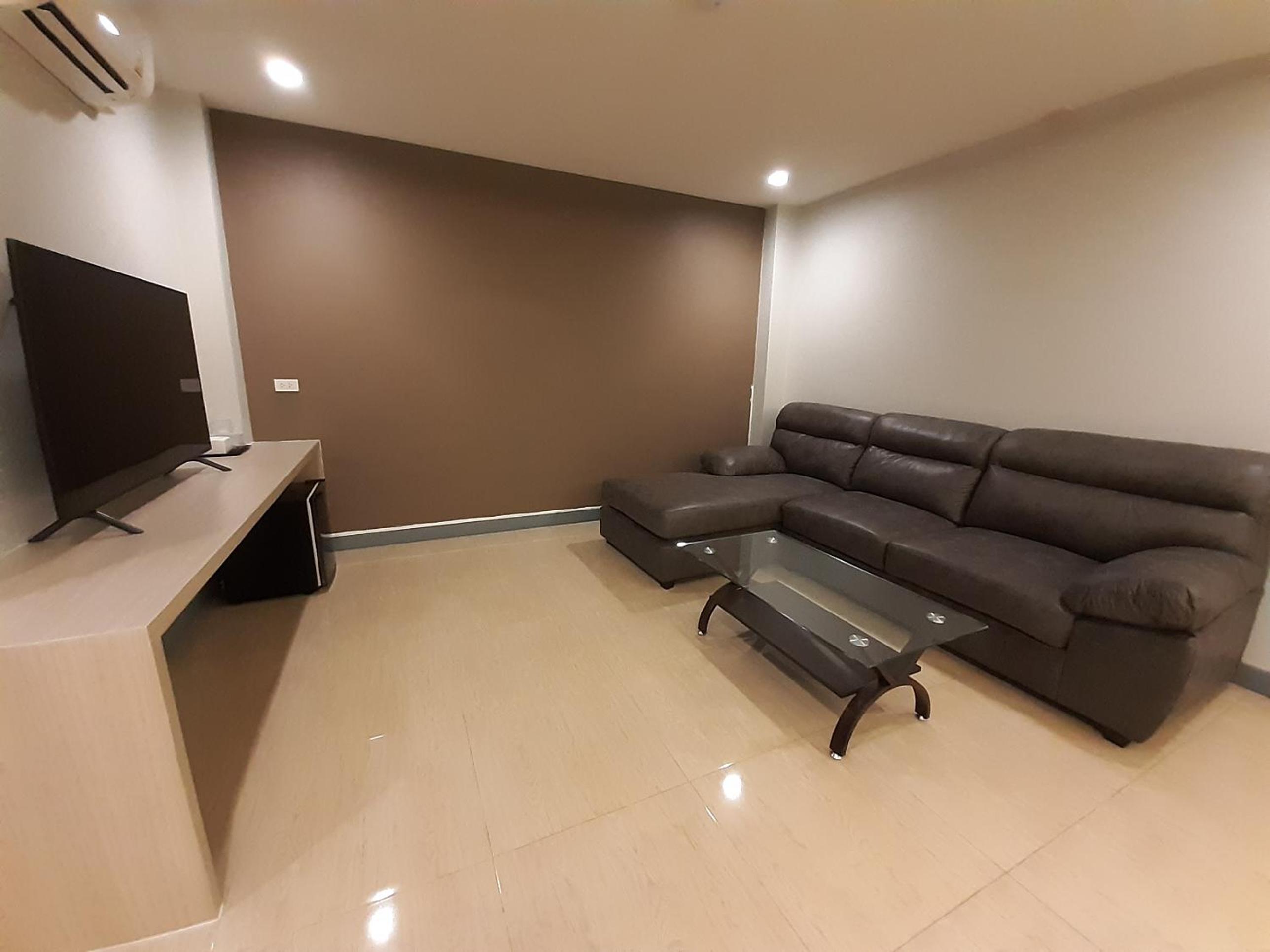 Standard Suite - Photo 7