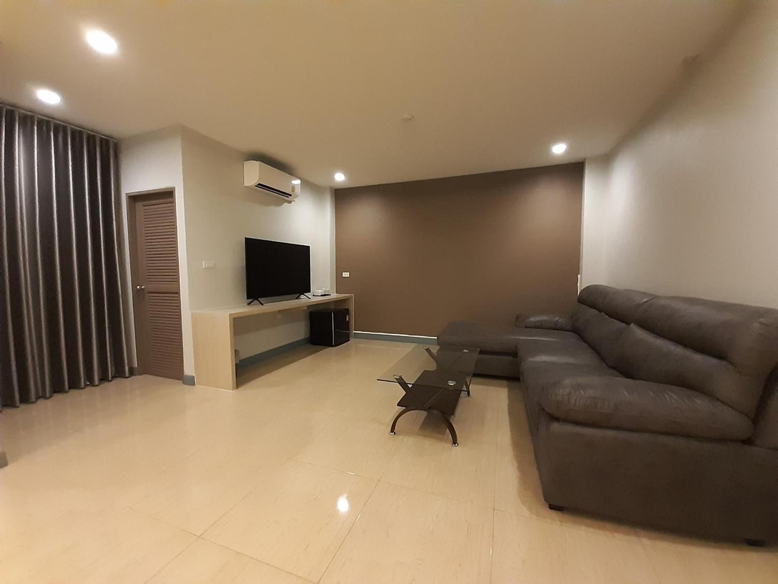 Standard Suite - Photo 6