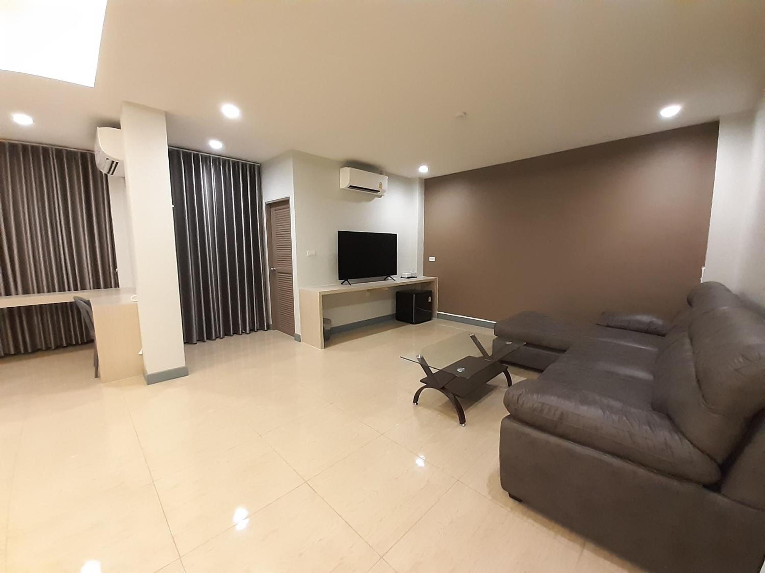 Standard Suite - Photo 5