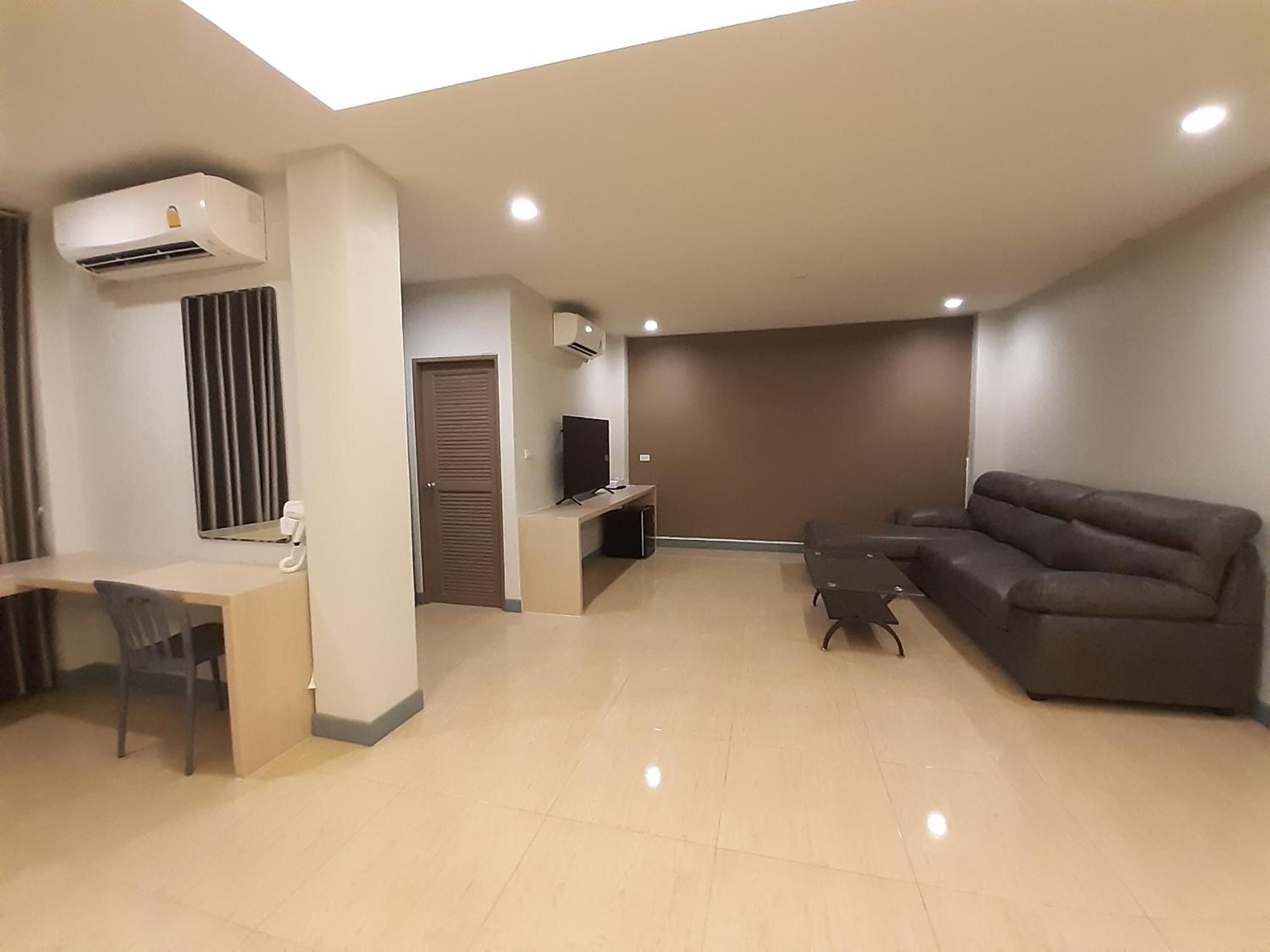 Standard Suite - Photo 4