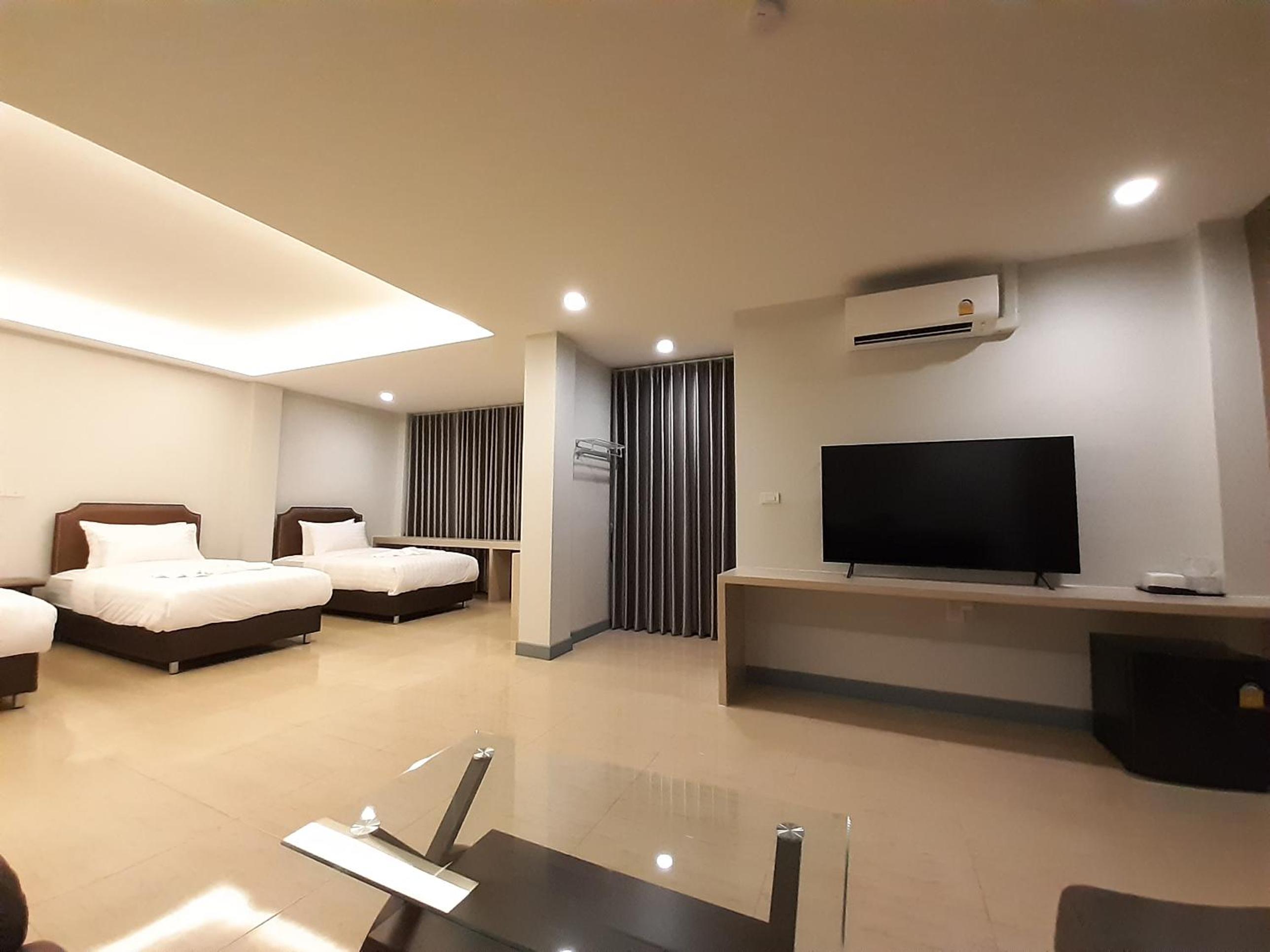 Standard Suite - Photo 8