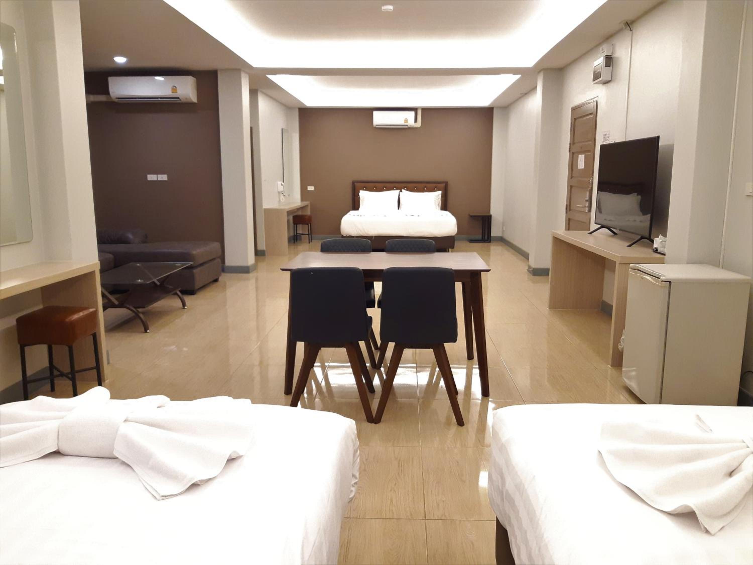 Family Suite - Photo 11