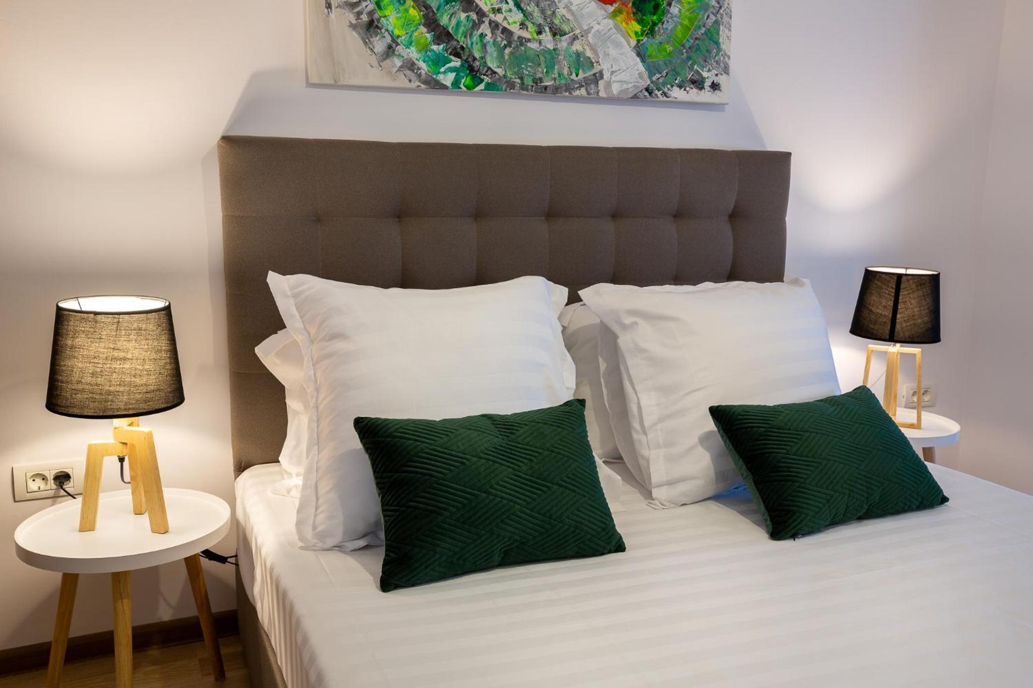 Deluxe King Room - Photo 3