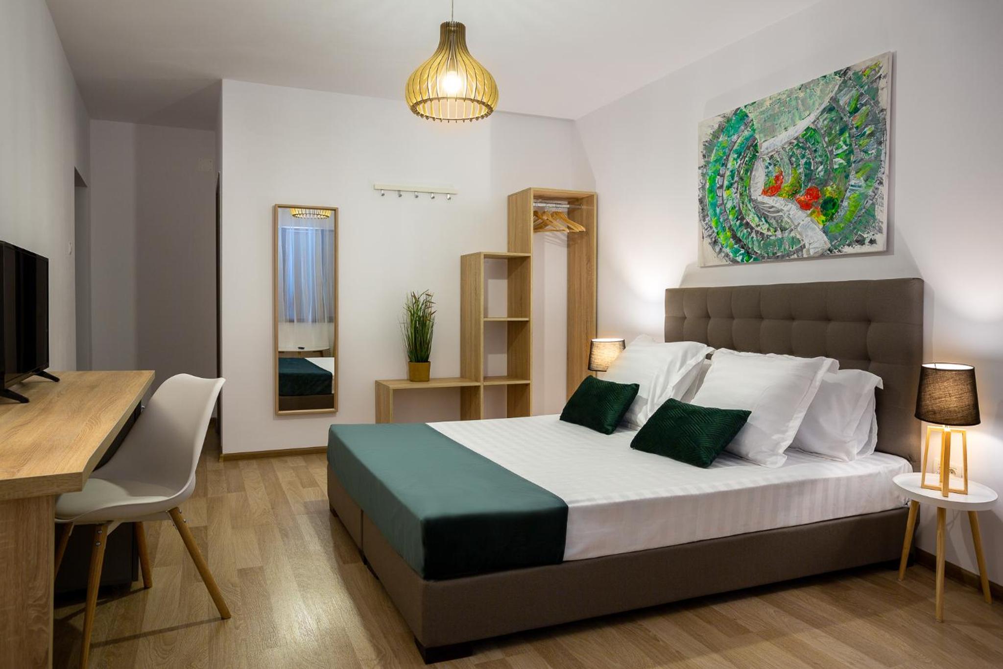 Deluxe King Room - Photo 4