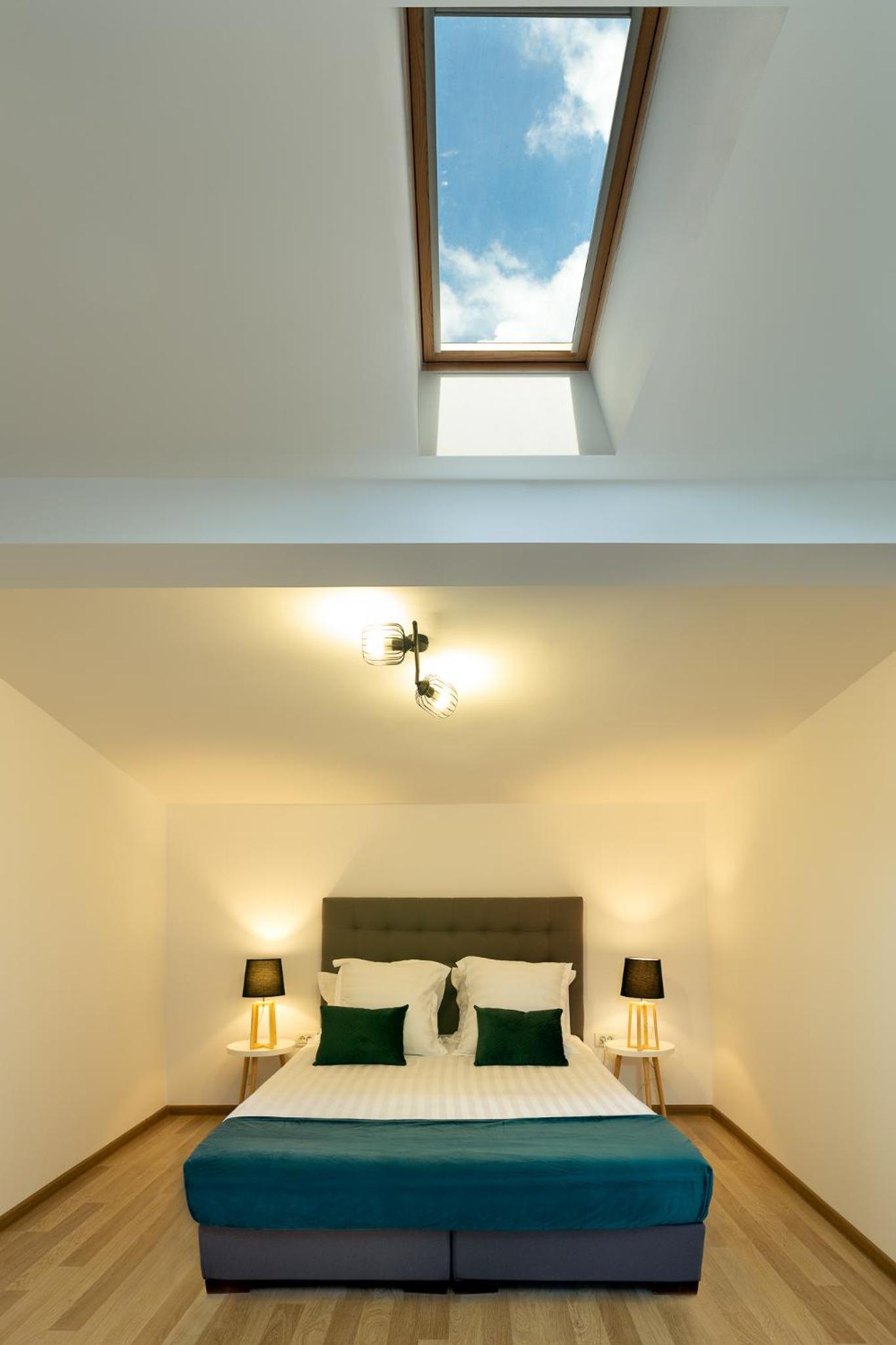 Apartment with Terrace - Photo 4