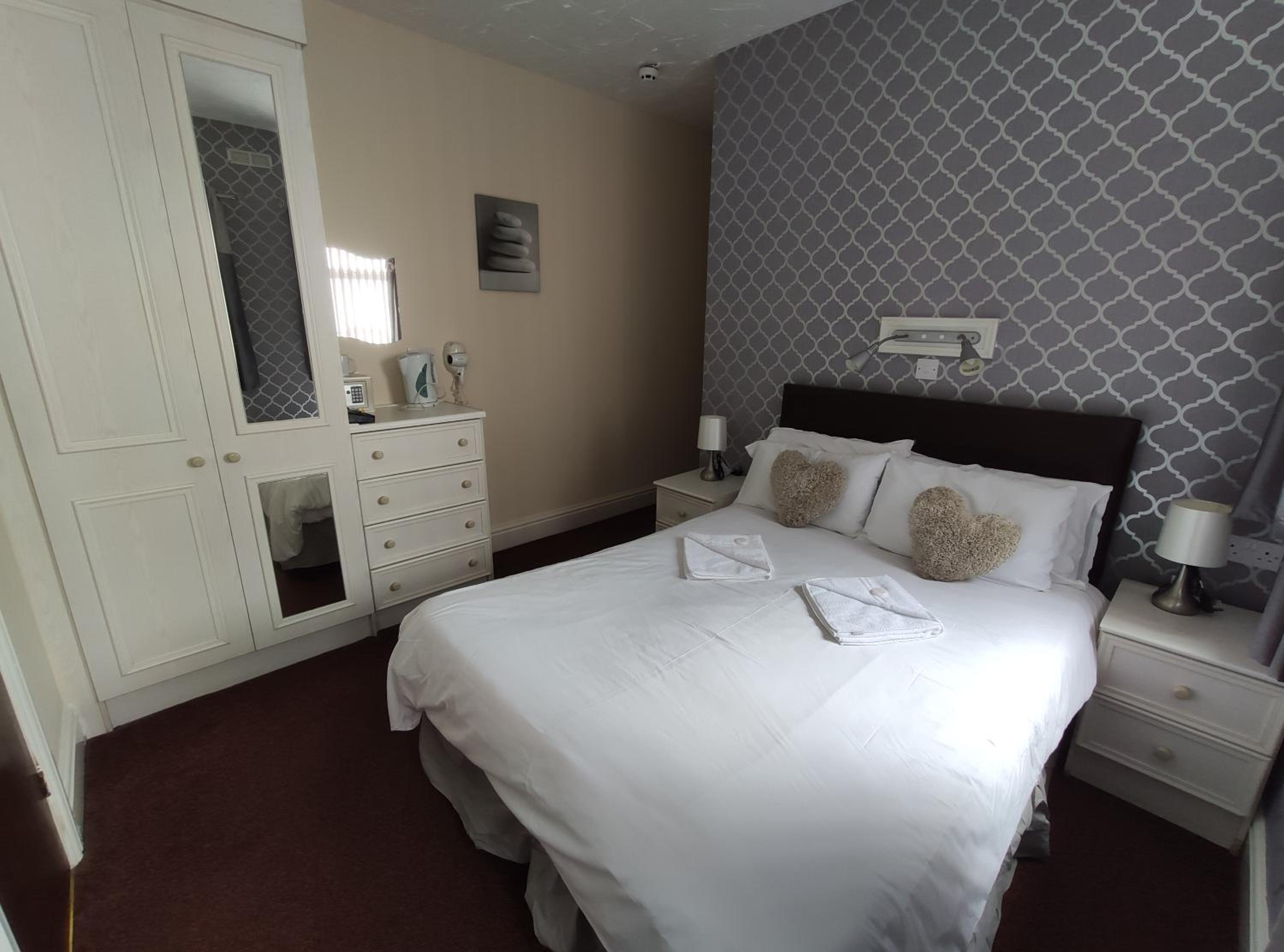 Double Room with Private Bathroom - Photo 7