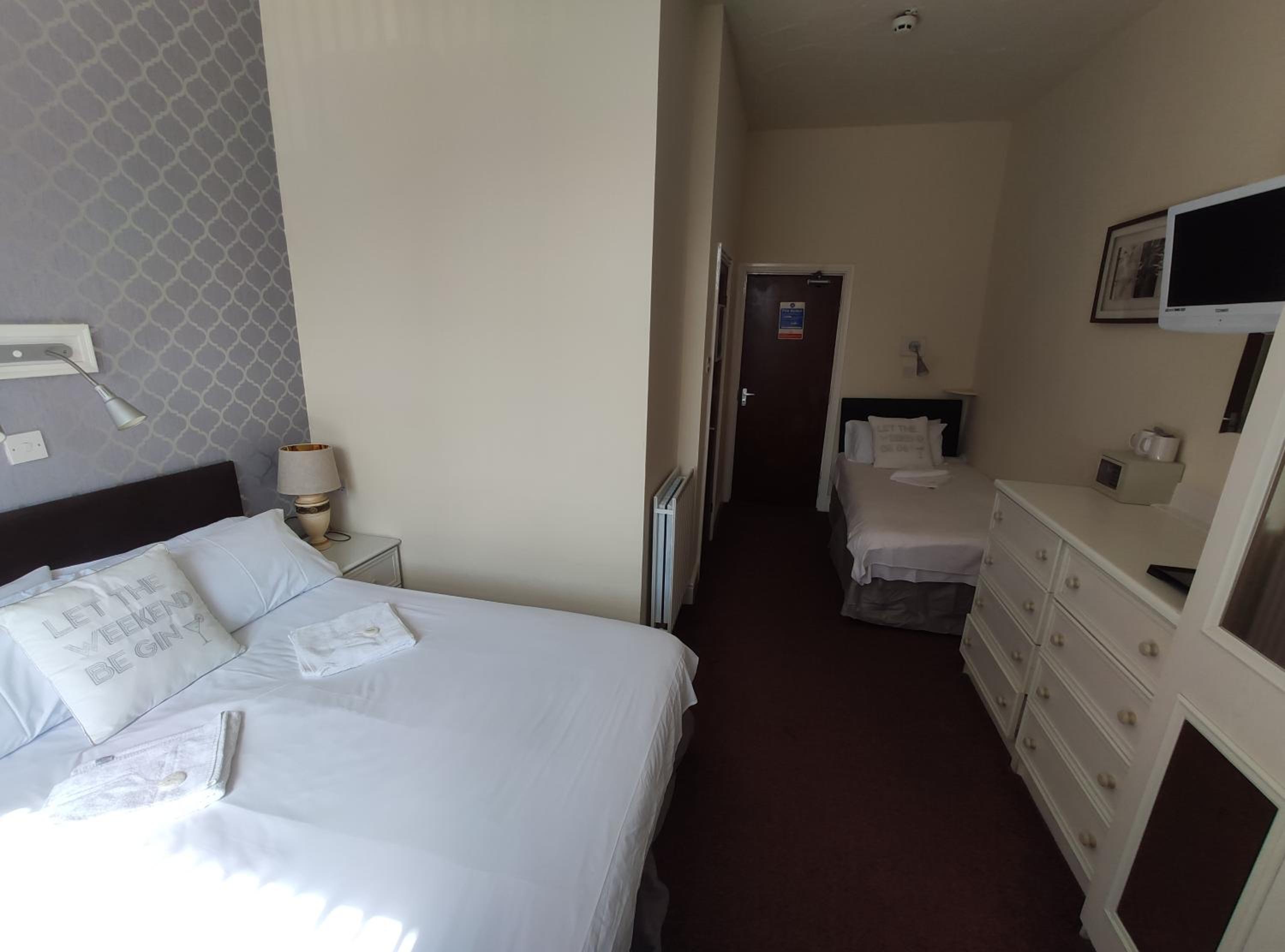 Triple Room with Private Bathroom - Photo 1
