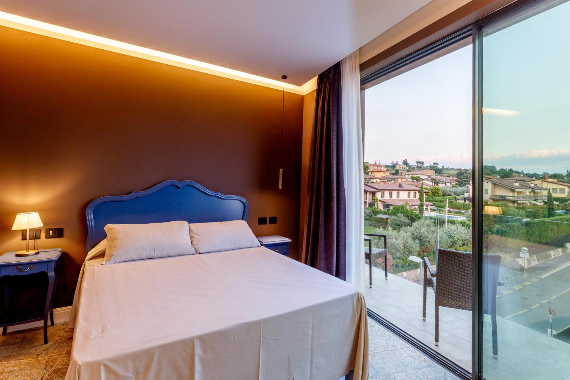 Suite Junior con Terraza y Vista al Lago