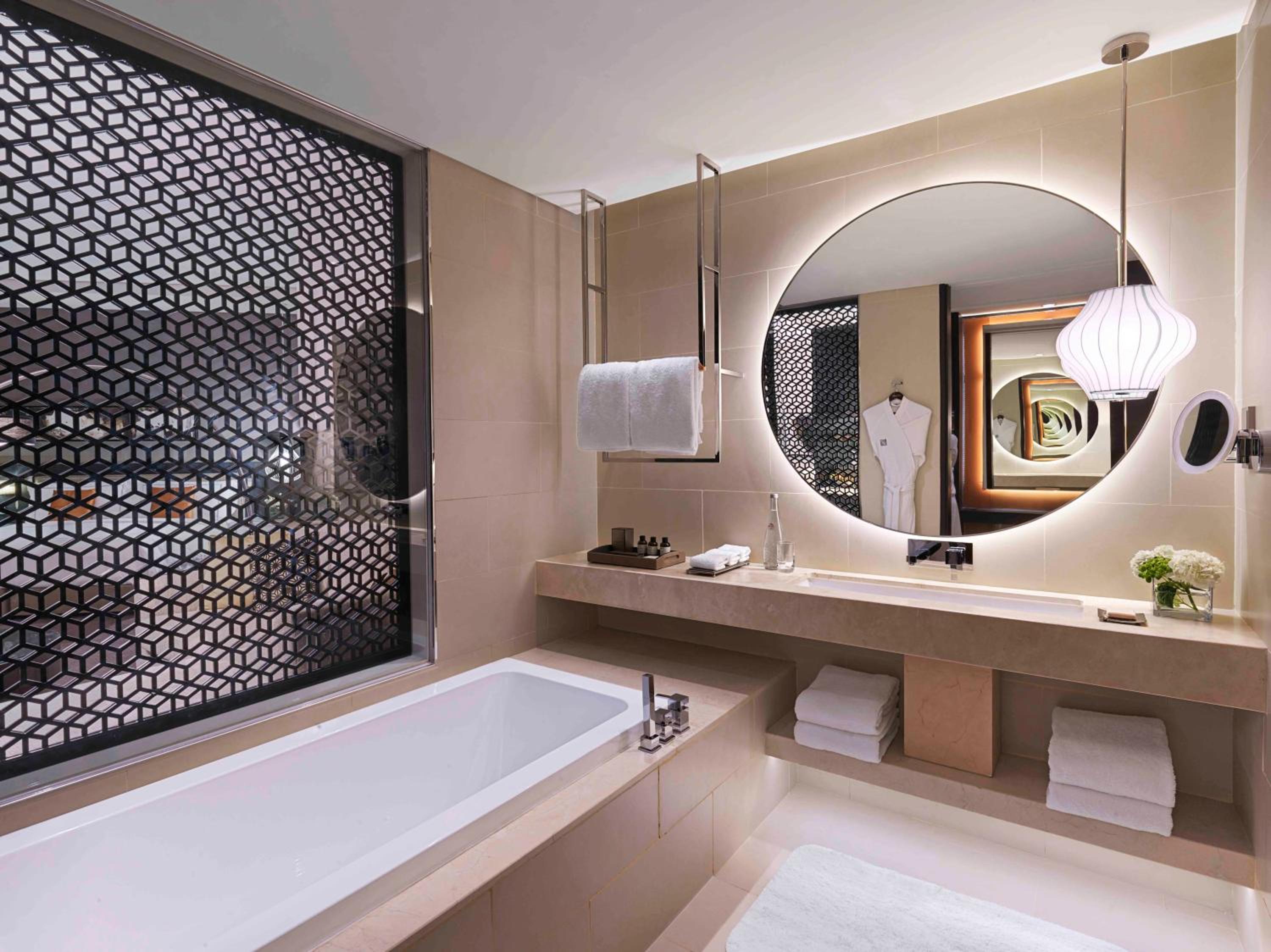 Executive King Suite - Non-Smoking - Photo 1