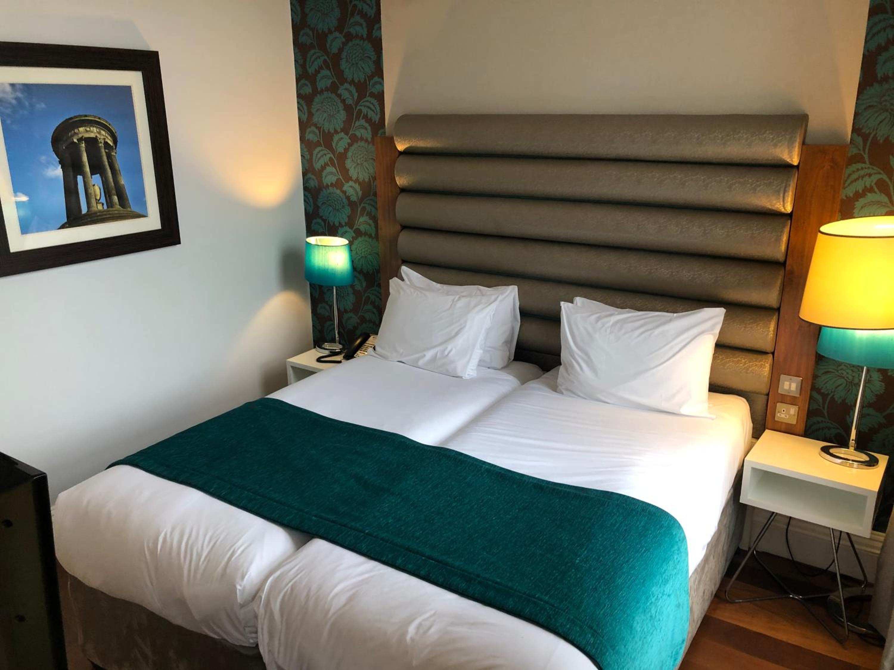 Premium King Room - Photo 7