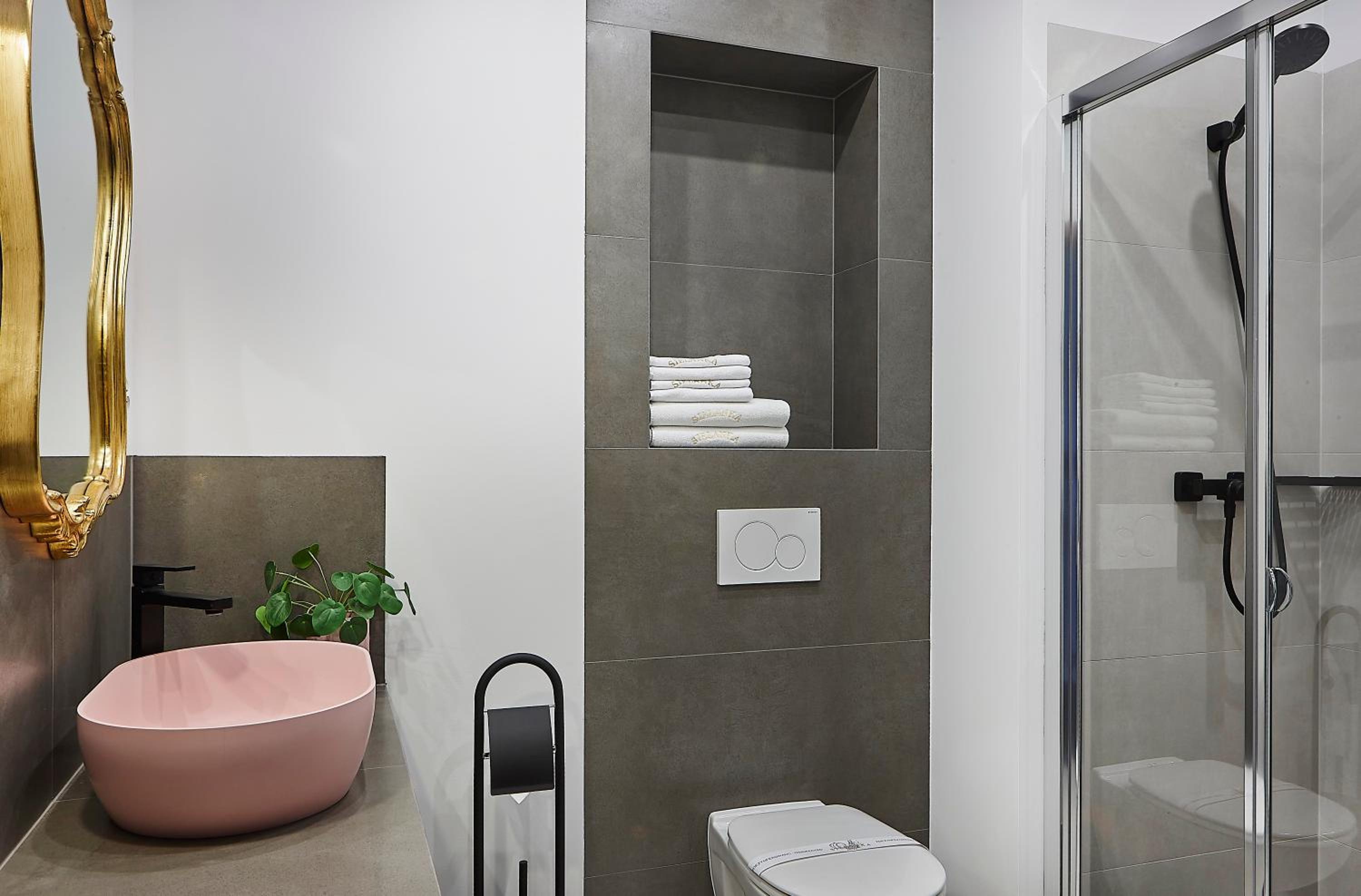 Deluxe Double or Twin Room with Balcony - Photo 6