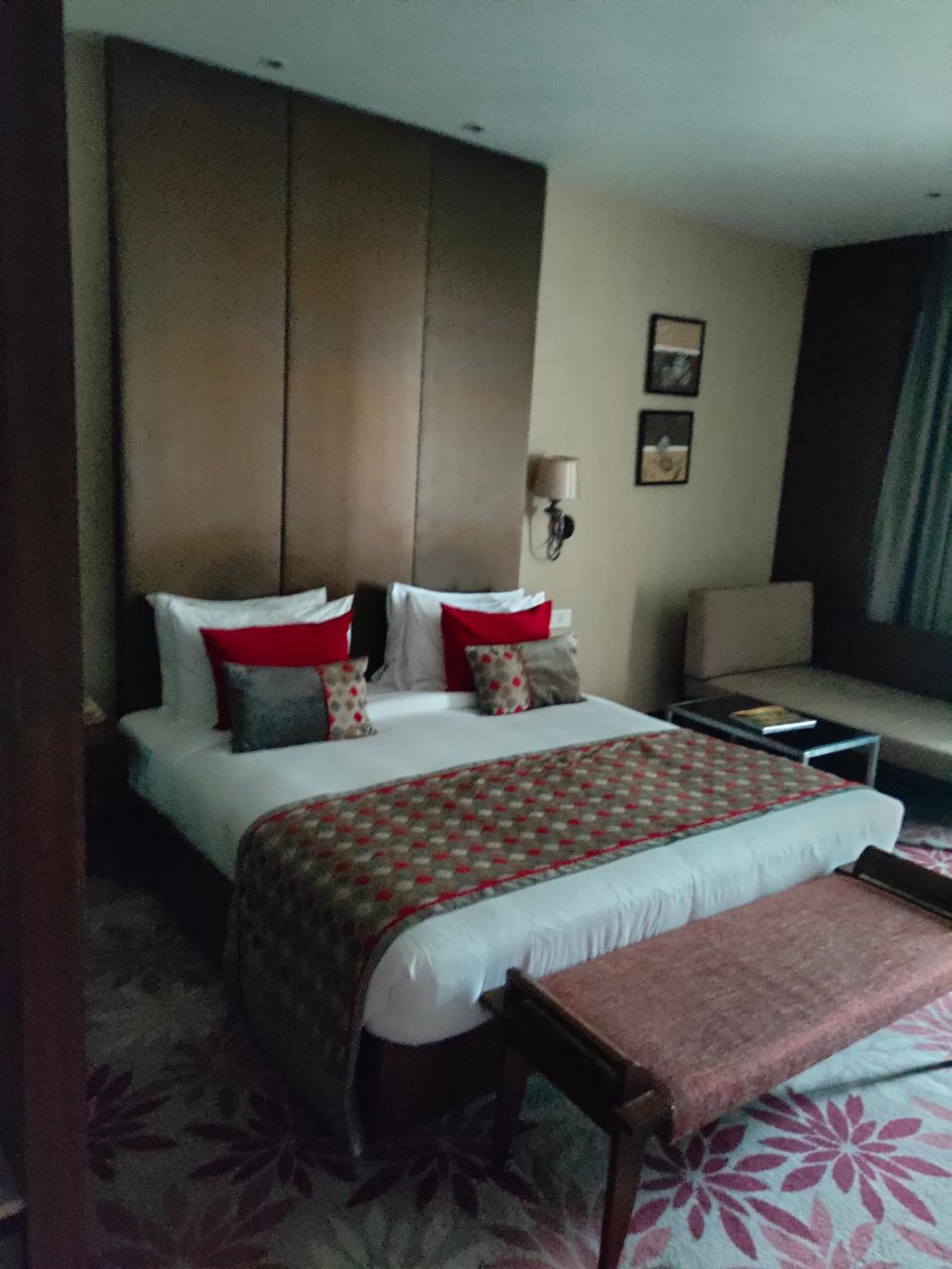 Suite Room with 2 Pints of Beer and 15 Minutes complimentary Foot Spa