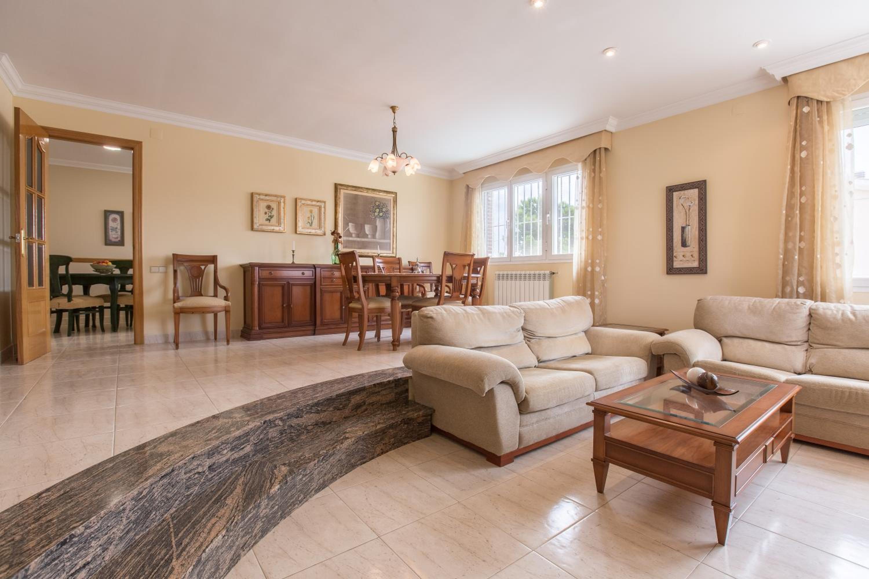 Casa de cuatro habitaciones