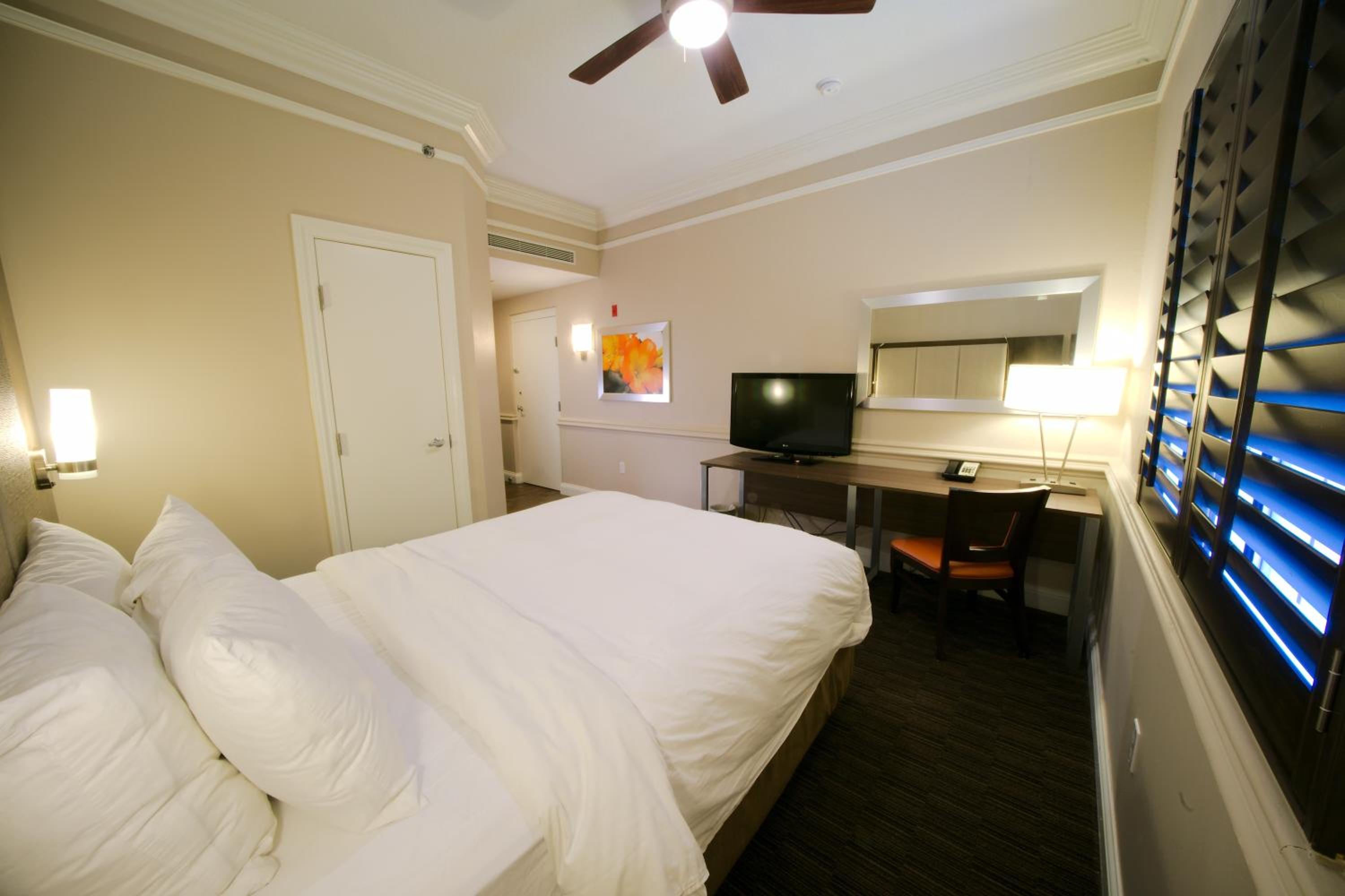 Queen Room - Non-Smoking