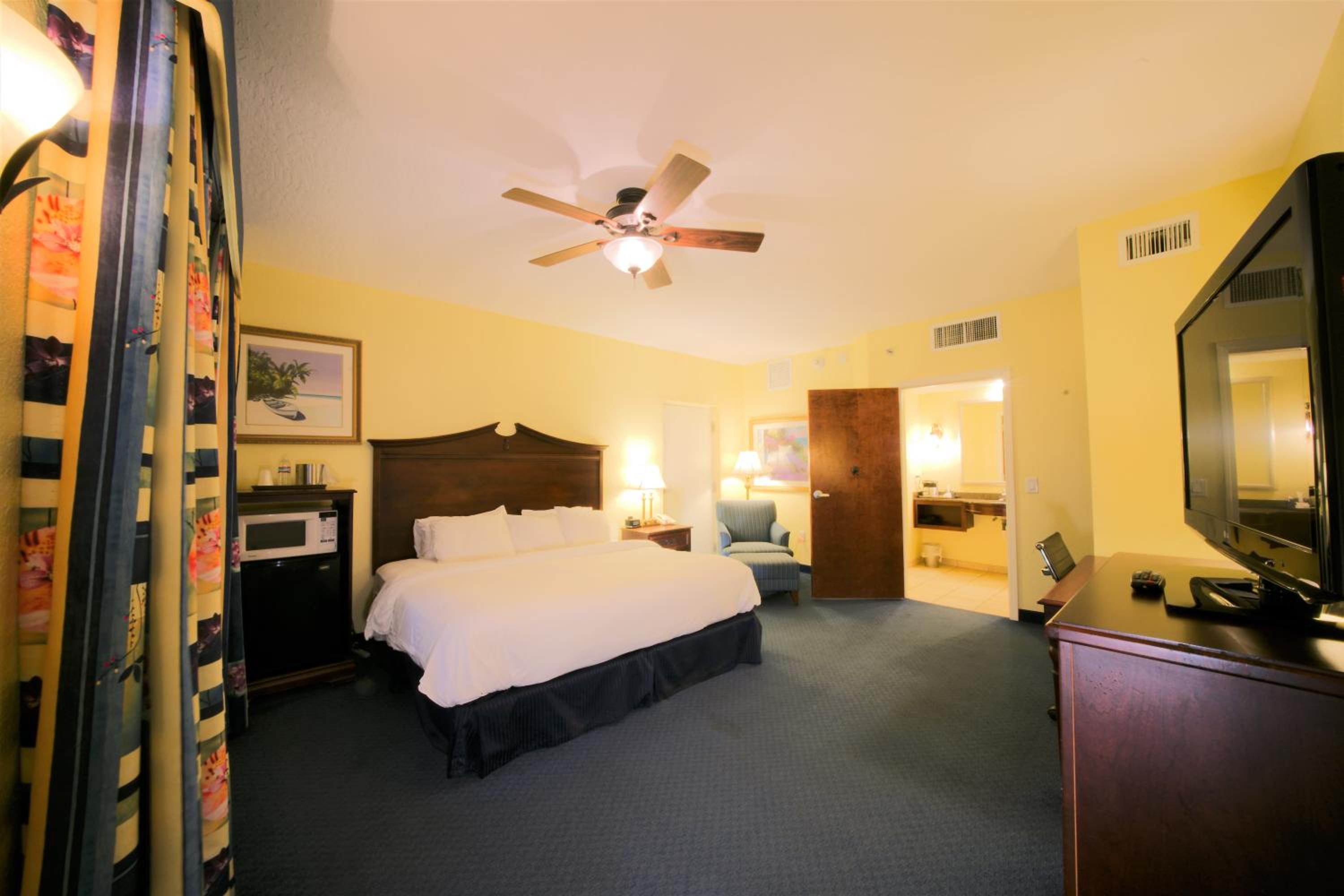Deluxe King Room - Non-Smoking