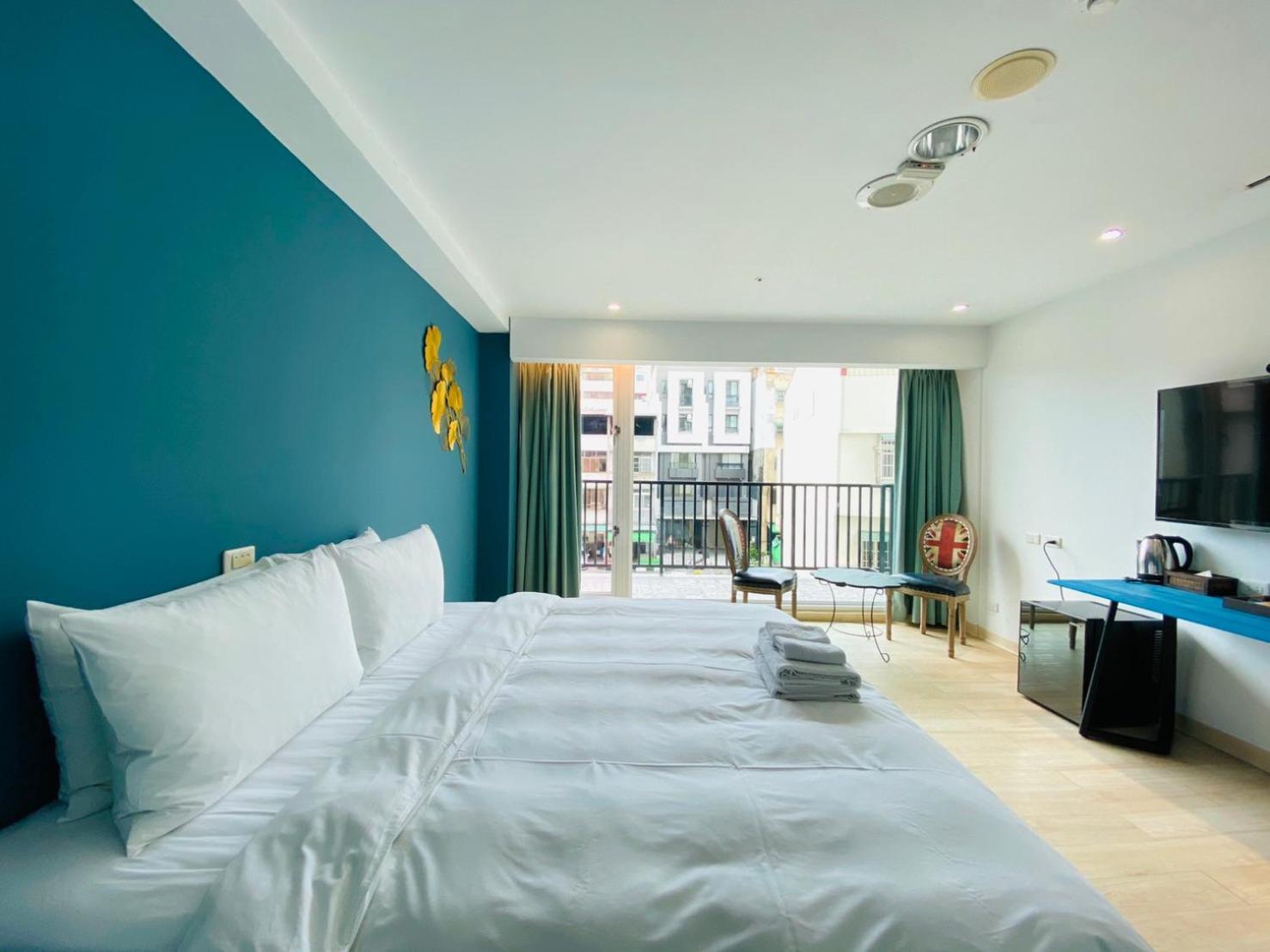 Superior Double Room with Balcony - Photo 2