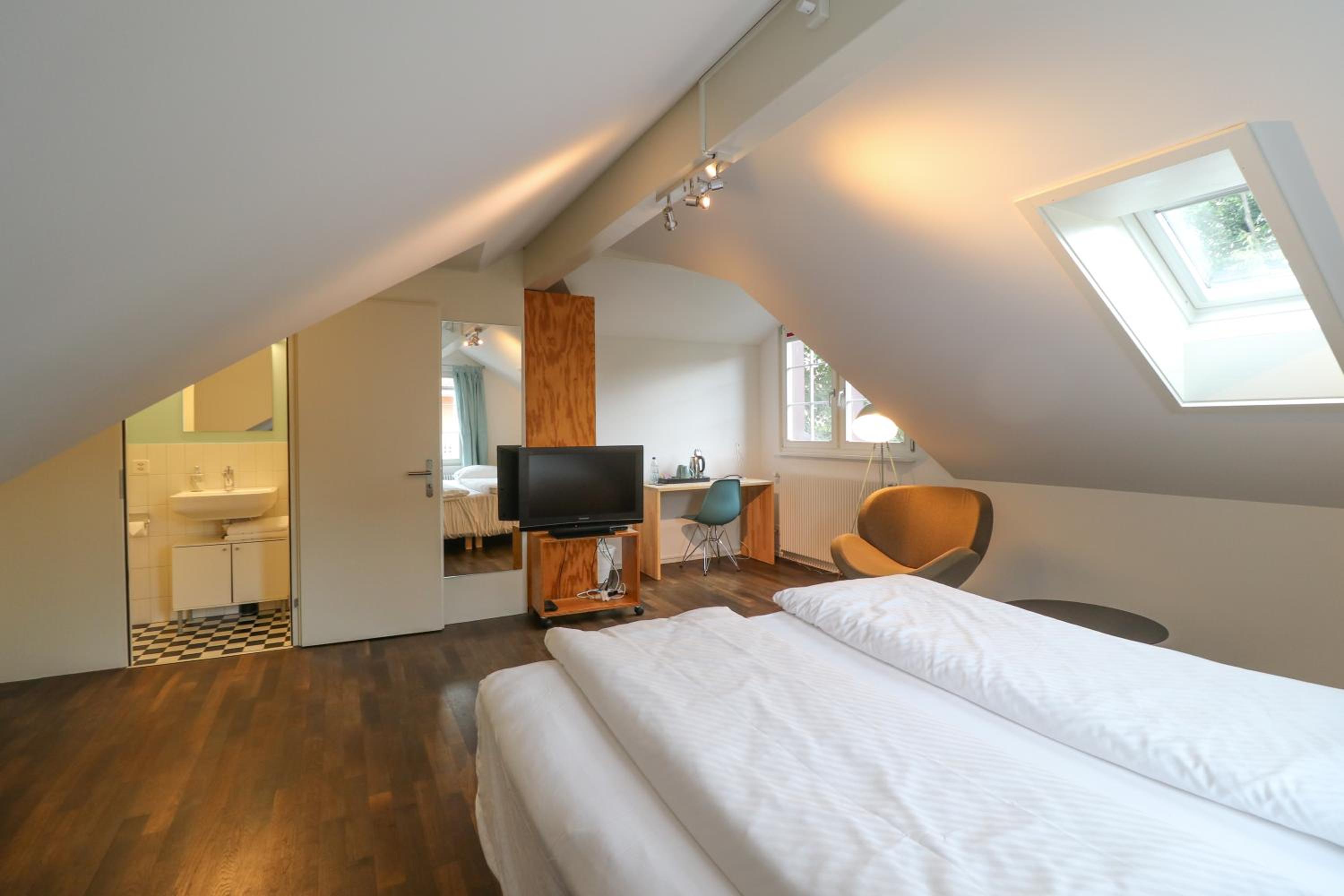 Double Room - Top Floor photo 2