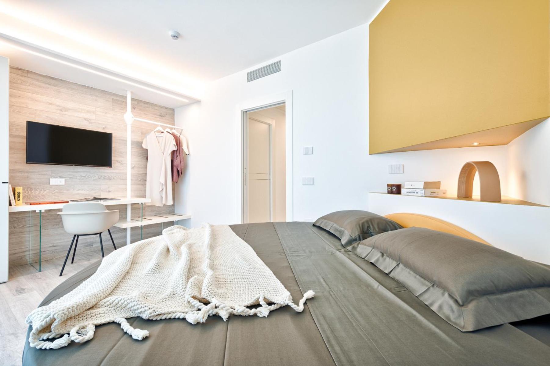 One-Bedroom Apartment - Photo 28