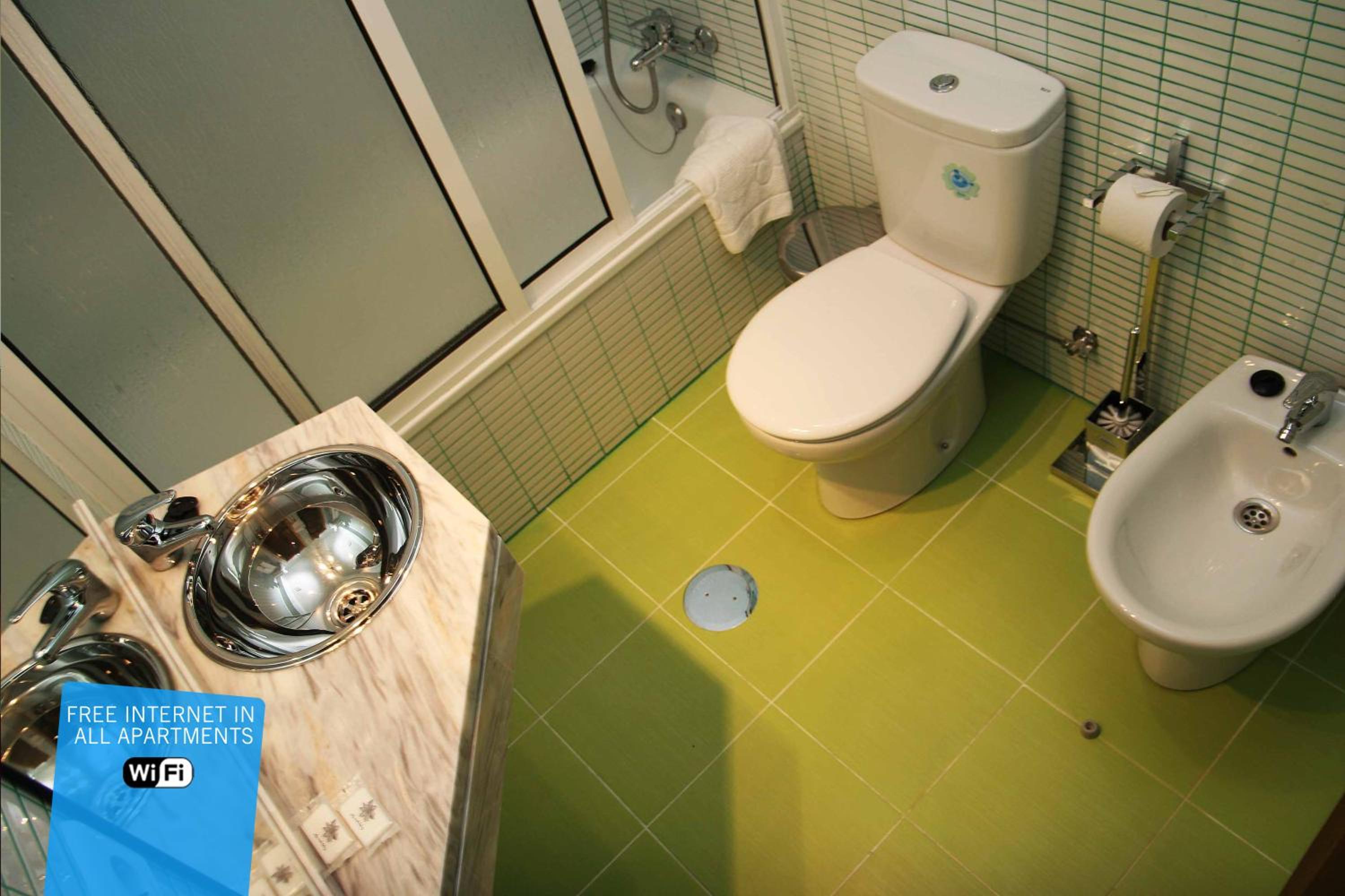Deluxe Studio (4 Adults) - Photo 15