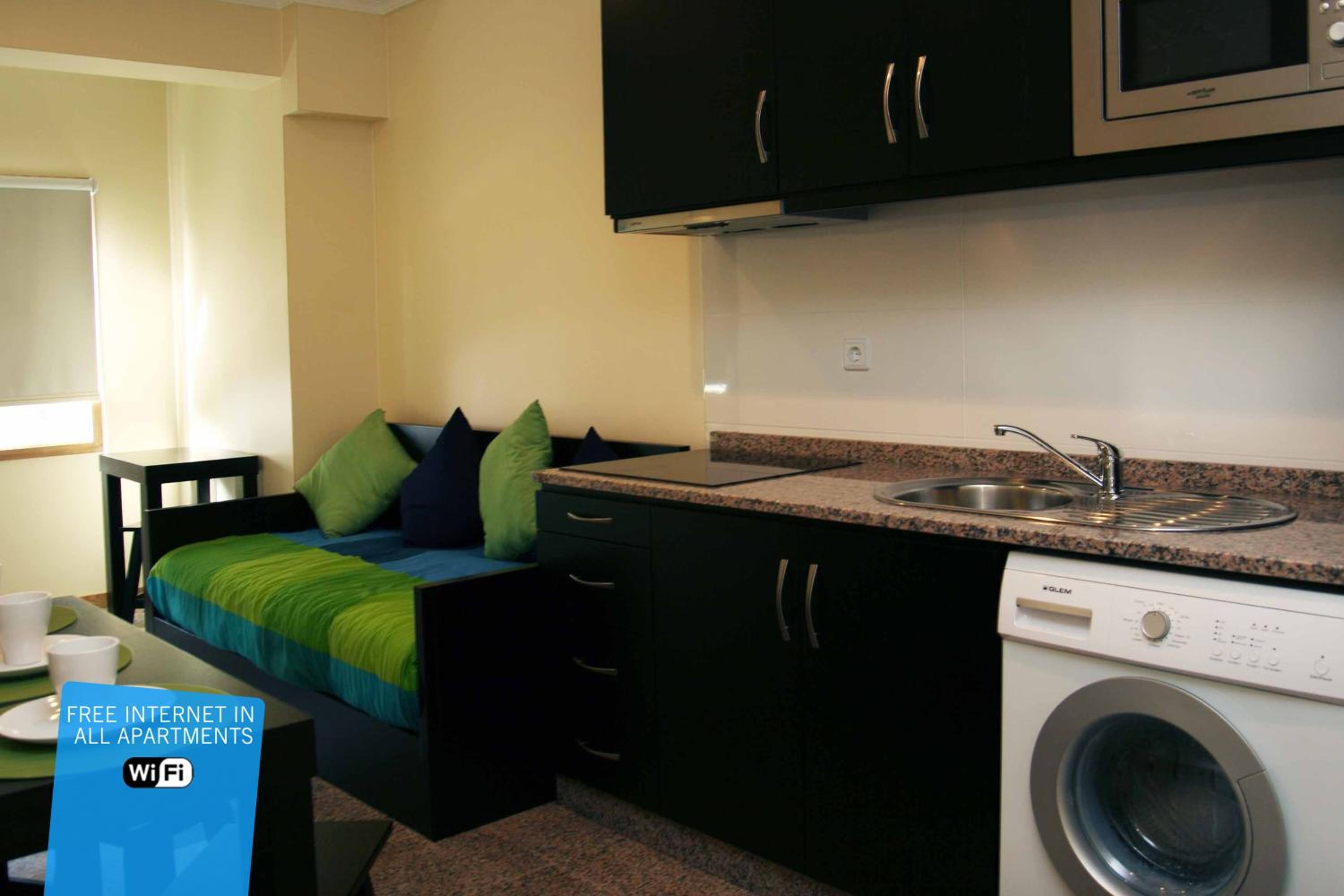 Deluxe Studio (4 Adults) - Photo 3