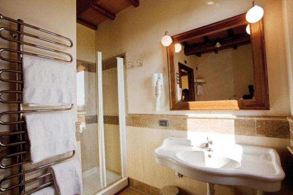 Suite - Photo 25