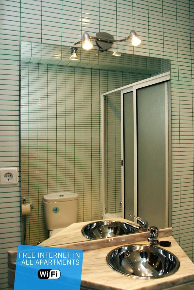 Deluxe Studio (4 Adults) - Photo 16