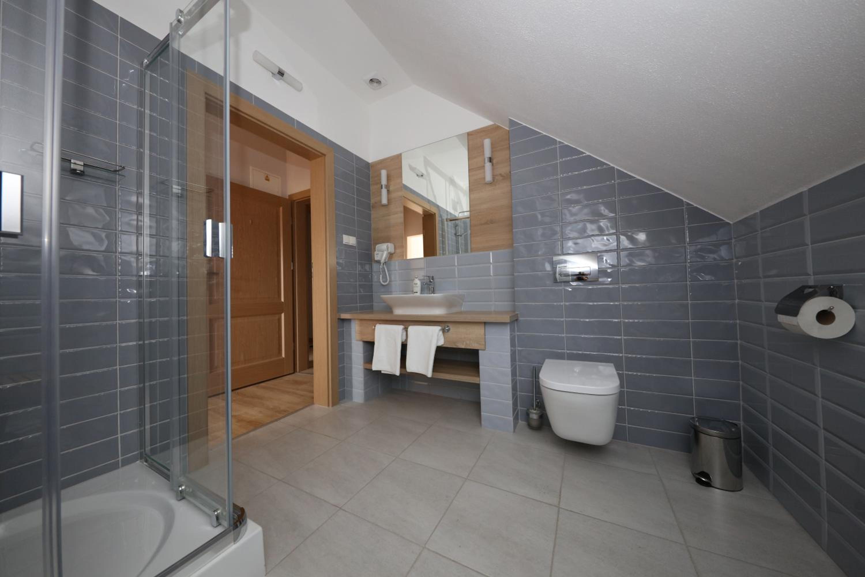 Large Double Room photo 3