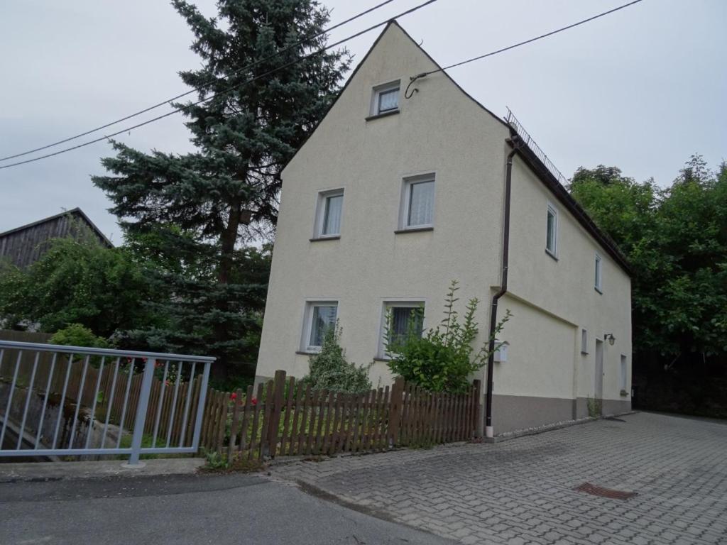 Three-Bedroom House - Photo 8