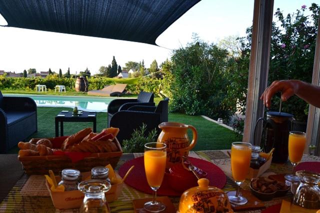 Triple Room with Pool View photo 1