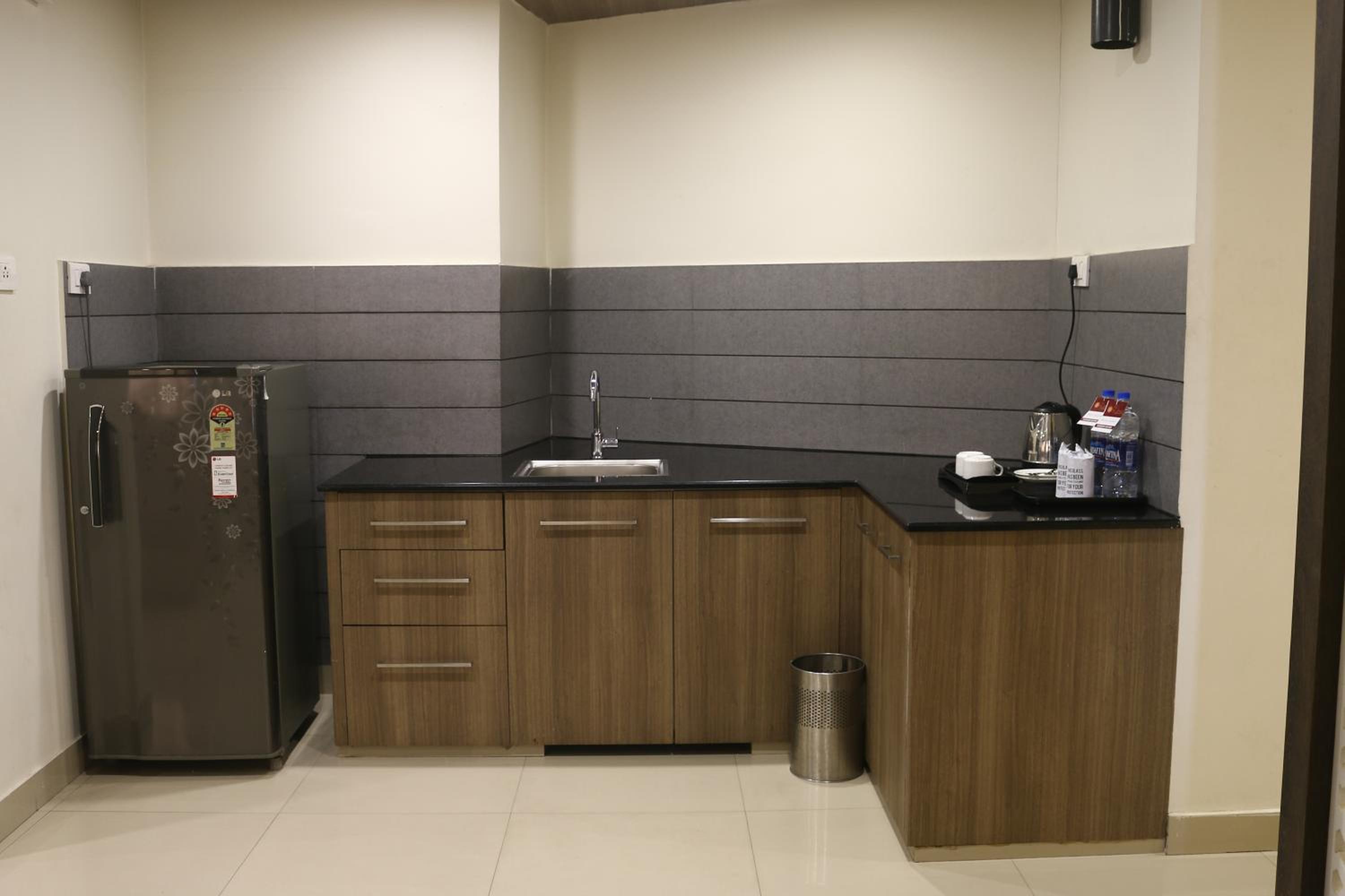 Suite - Photo 5