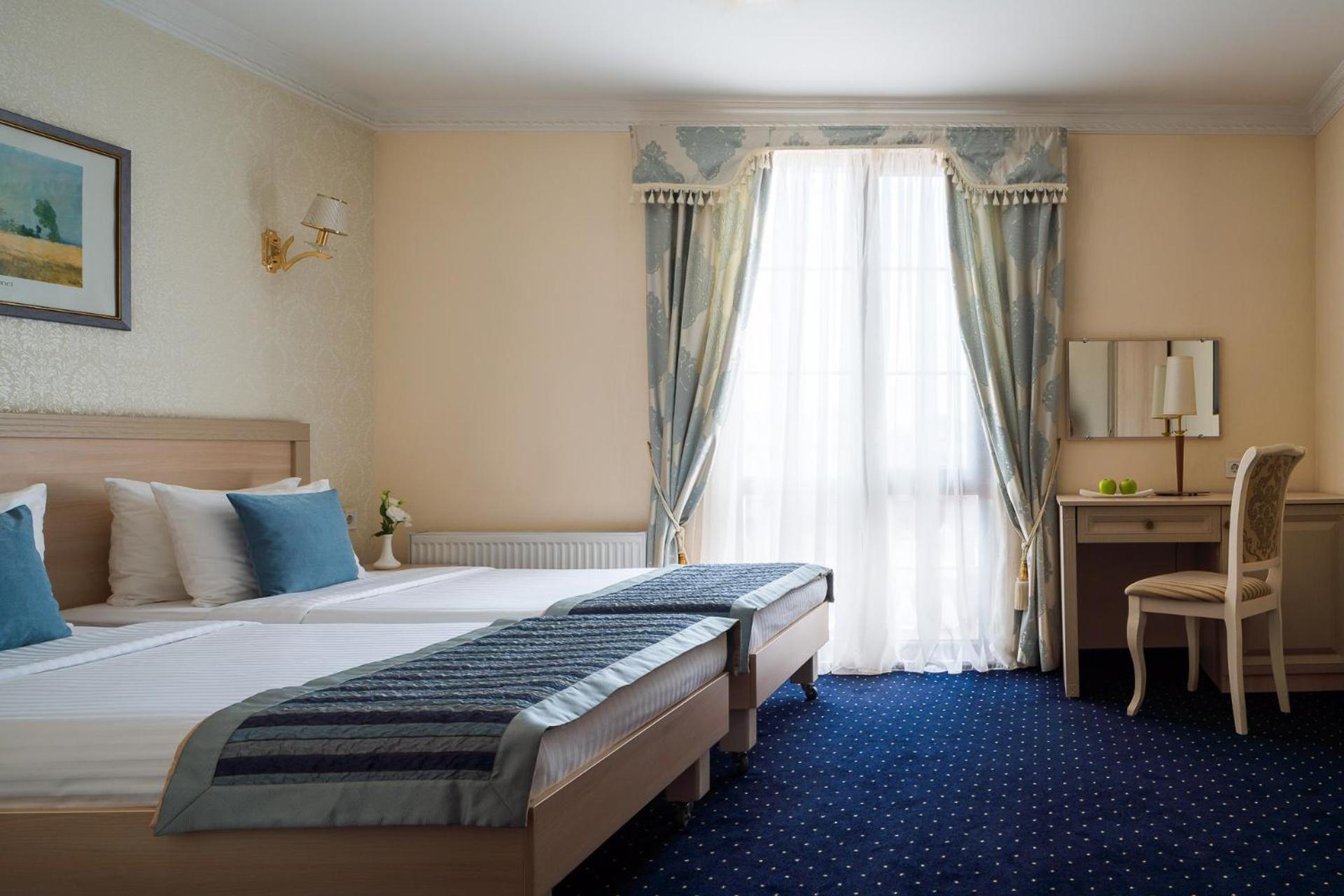 Double or Twin Room - Photo 5